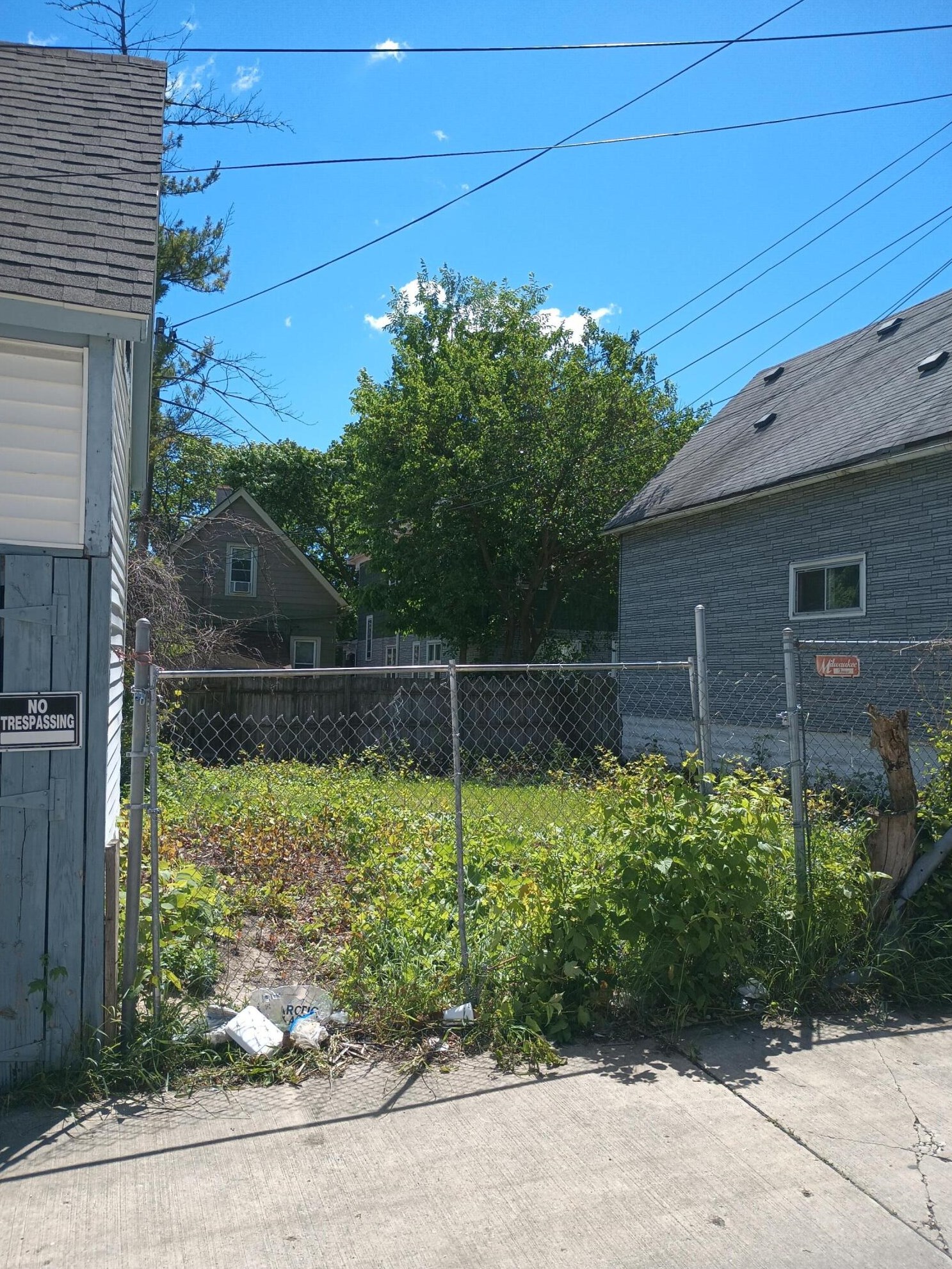 2217 Orchard St, Milwaukee WI  53204-2533 exterior