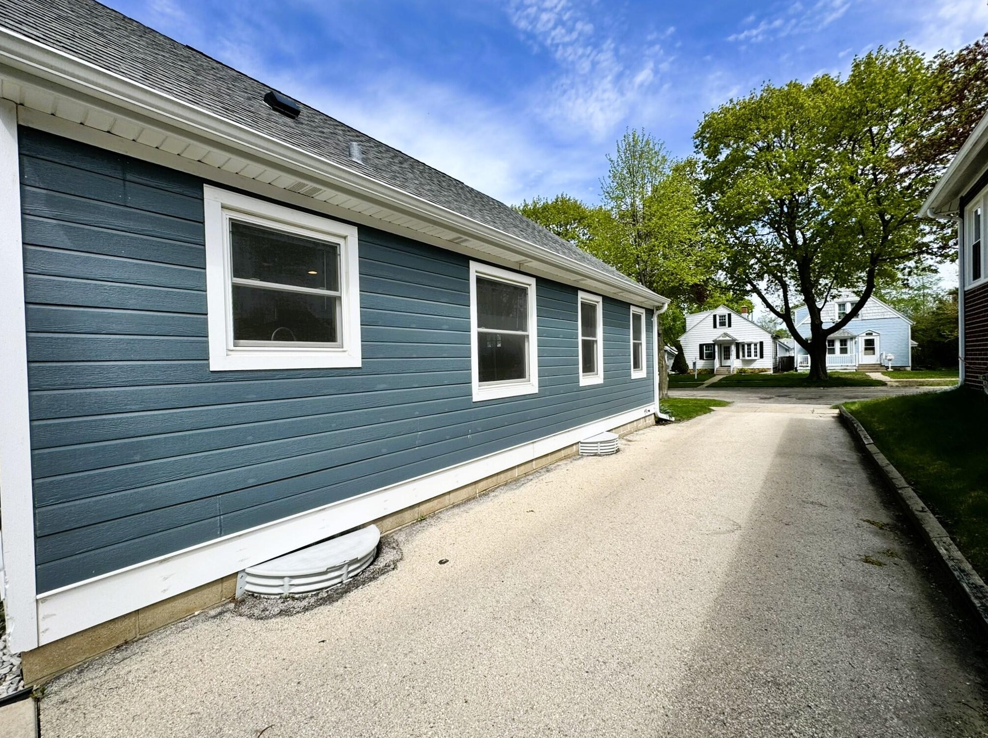 3821 Logan Ave, Milwaukee WI  53207-3947 exterior
