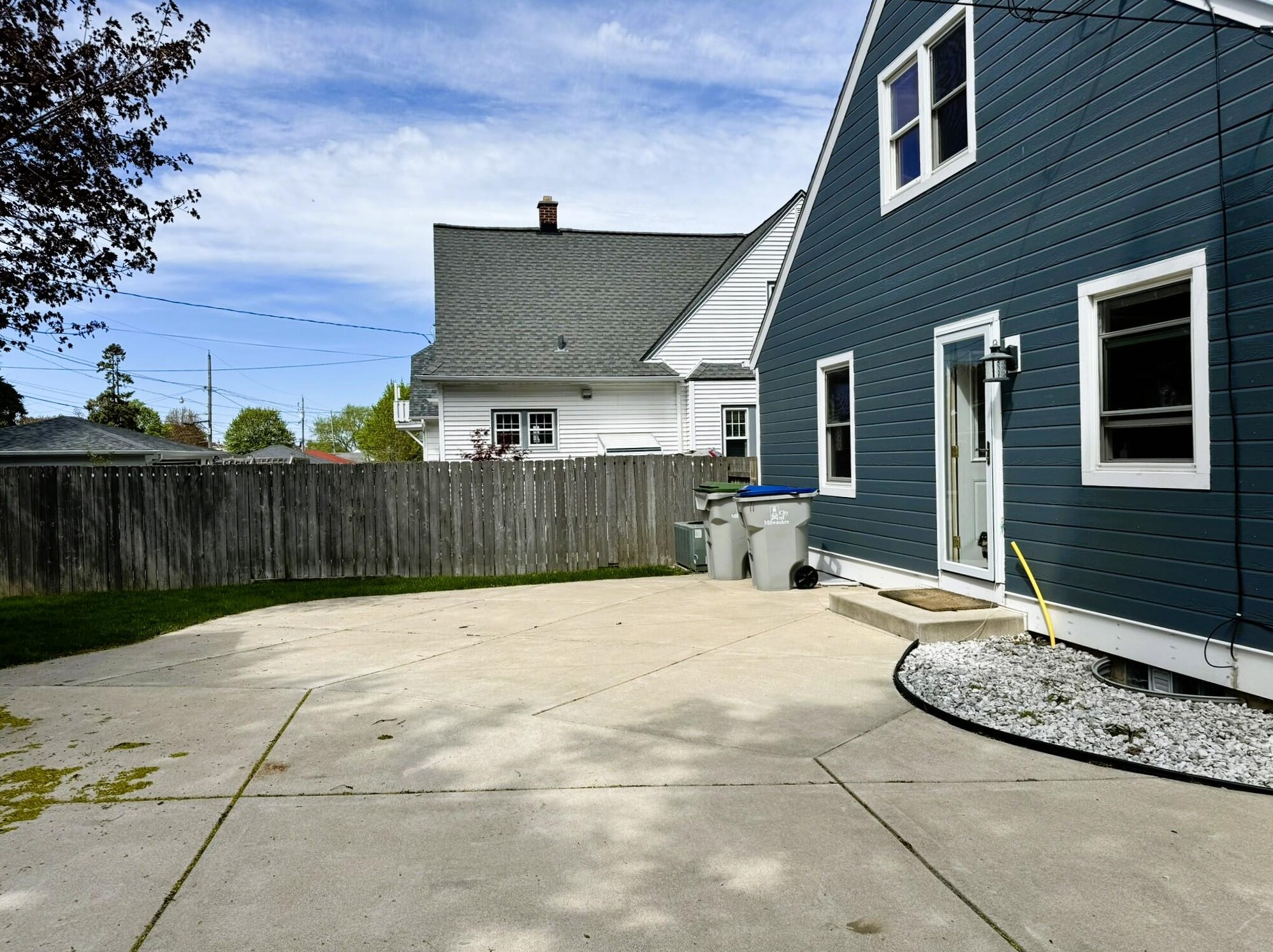 3821 Logan Ave, Milwaukee WI  53207-3947 exterior