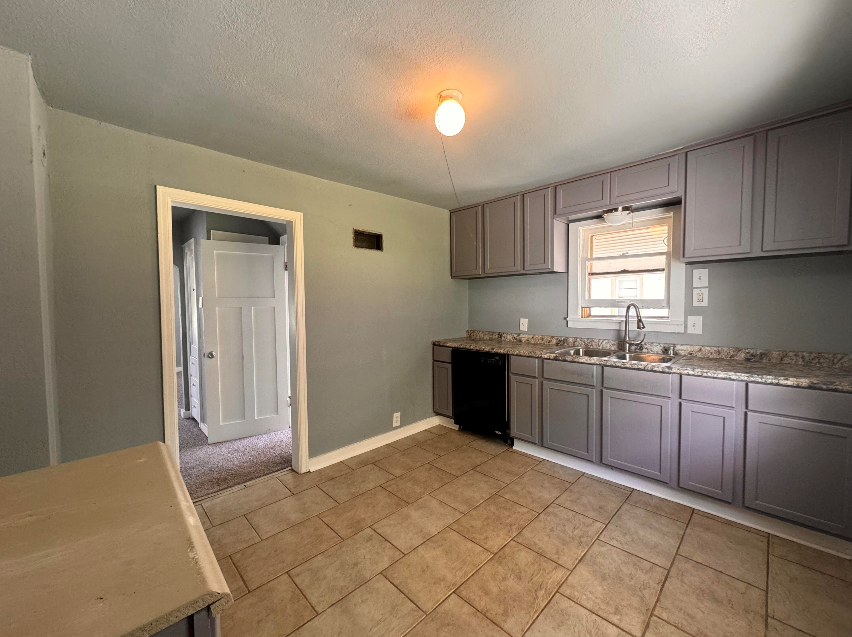 5873 40, Milwaukee WI 53221-3911 exterior