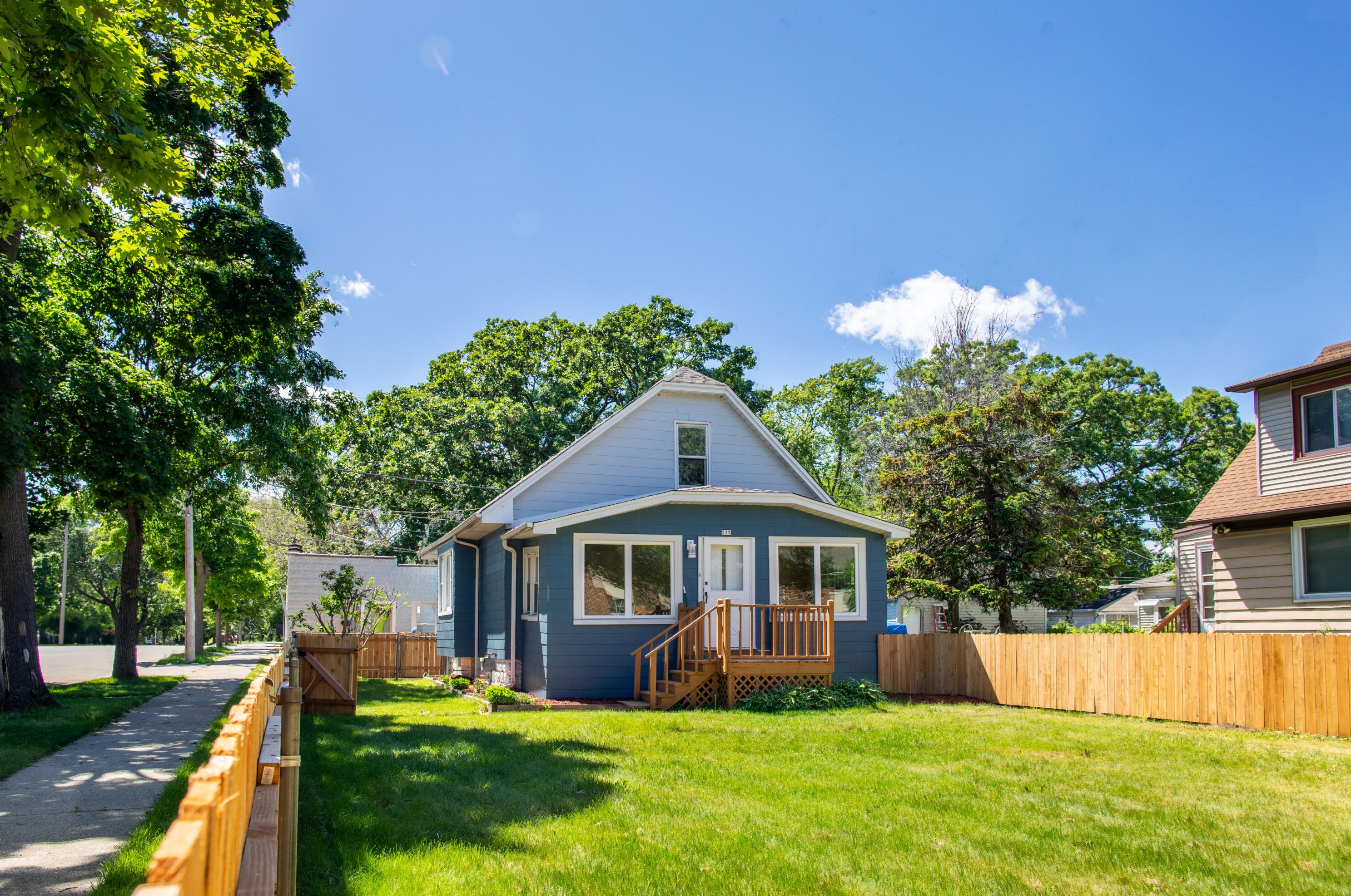 535 63, Milwaukee WI 53220-3005 exterior