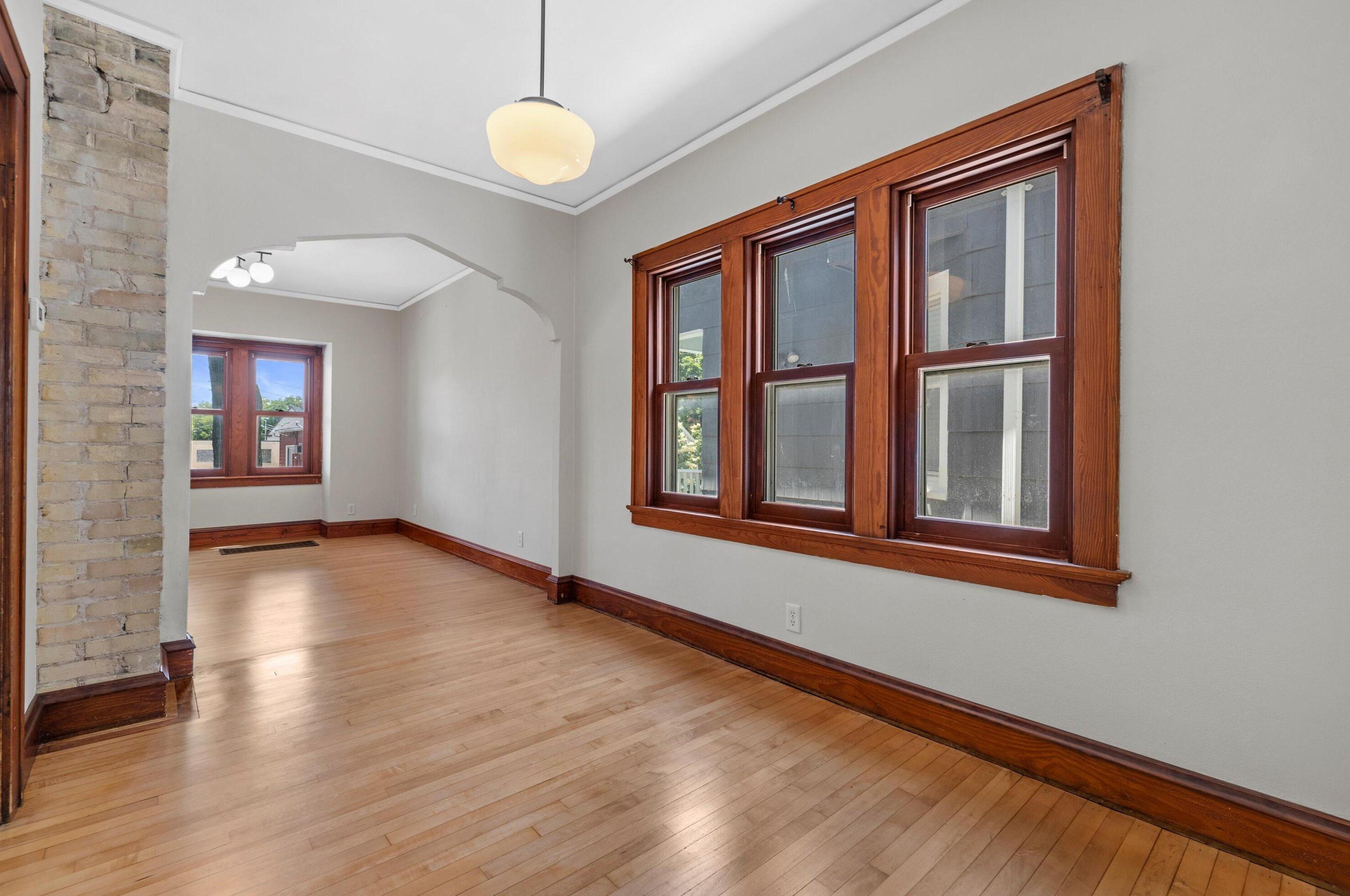 2212 Austin St, Milwaukee WI 53207-1513 exterior