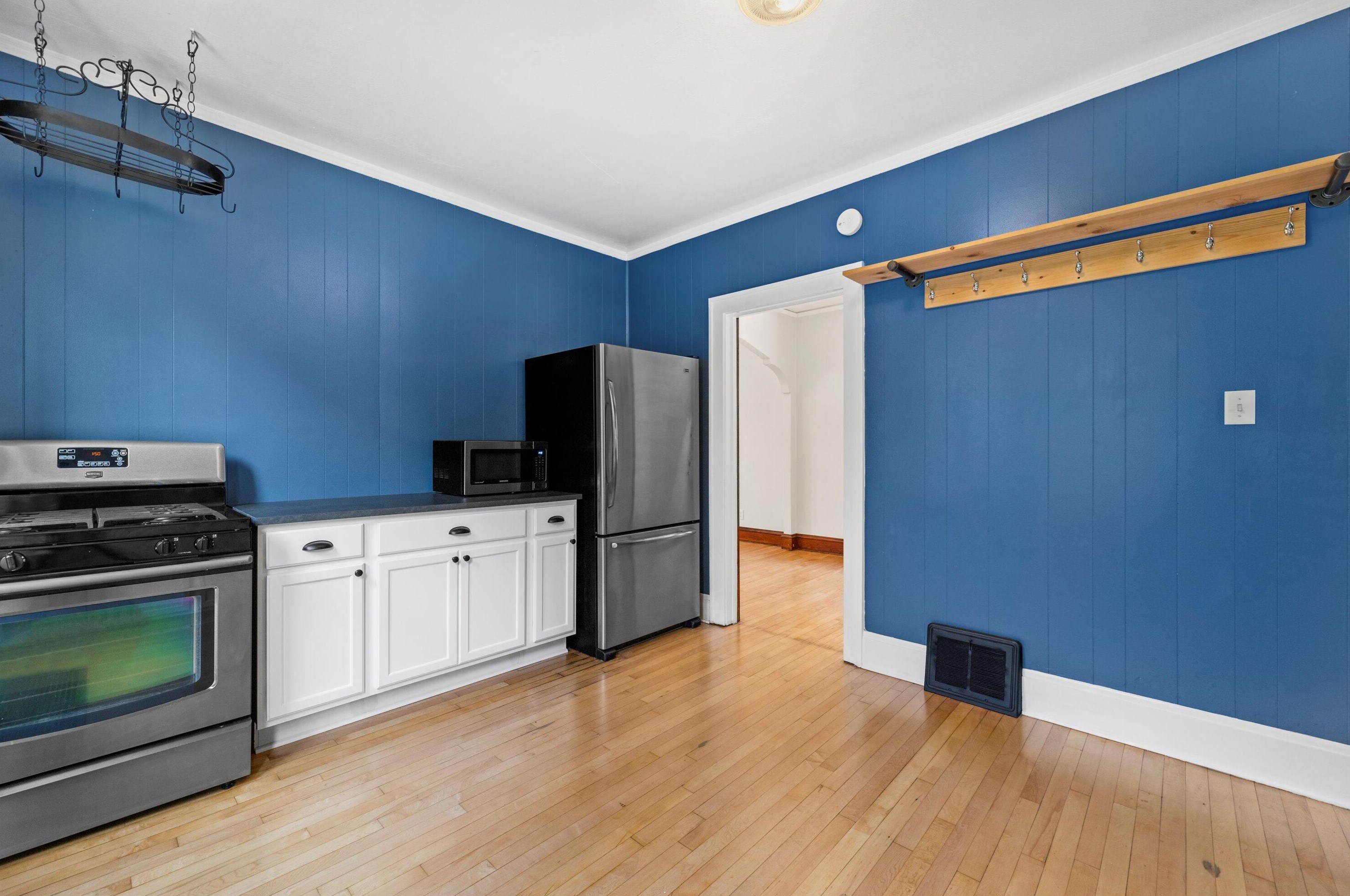 2212 Austin St, Milwaukee WI 53207-1513 exterior