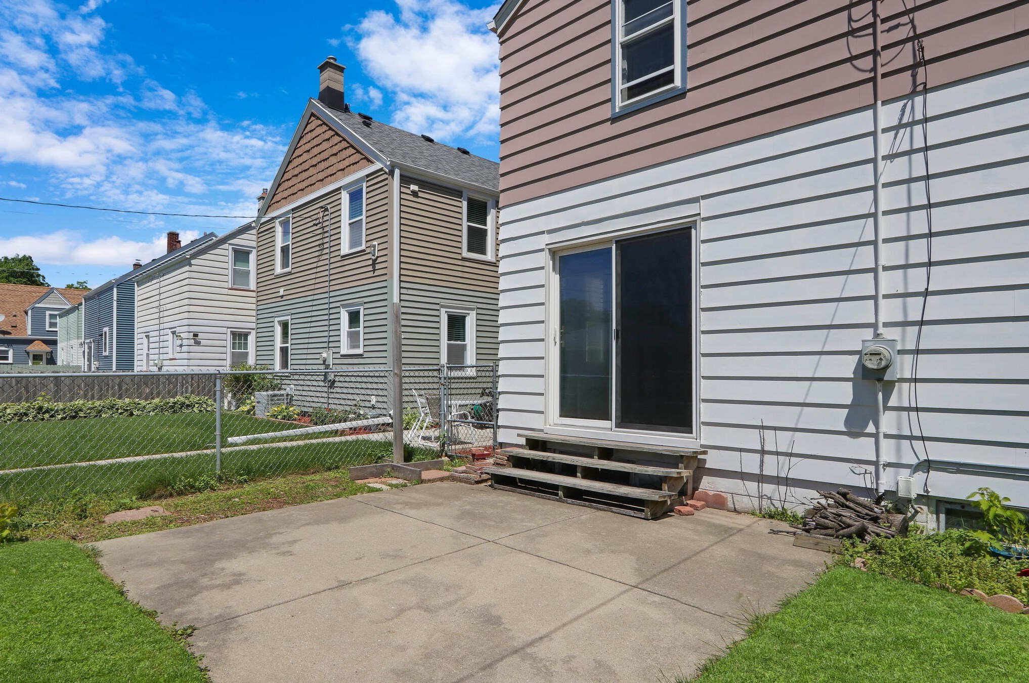 3335 Taylor Ave, Milwaukee WI 53207-2728 exterior