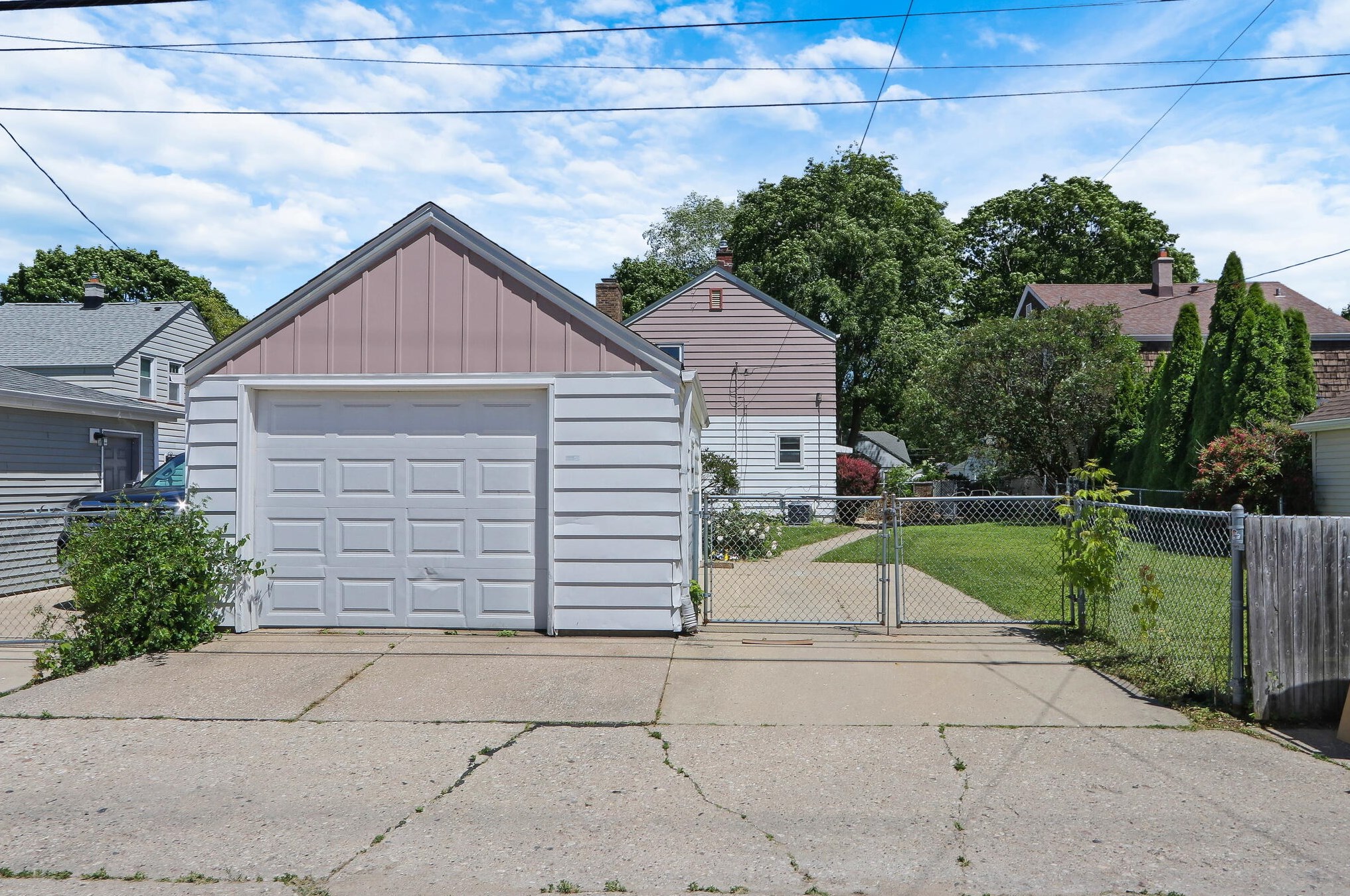 3335 Taylor Ave, Milwaukee WI 53207-2728 exterior