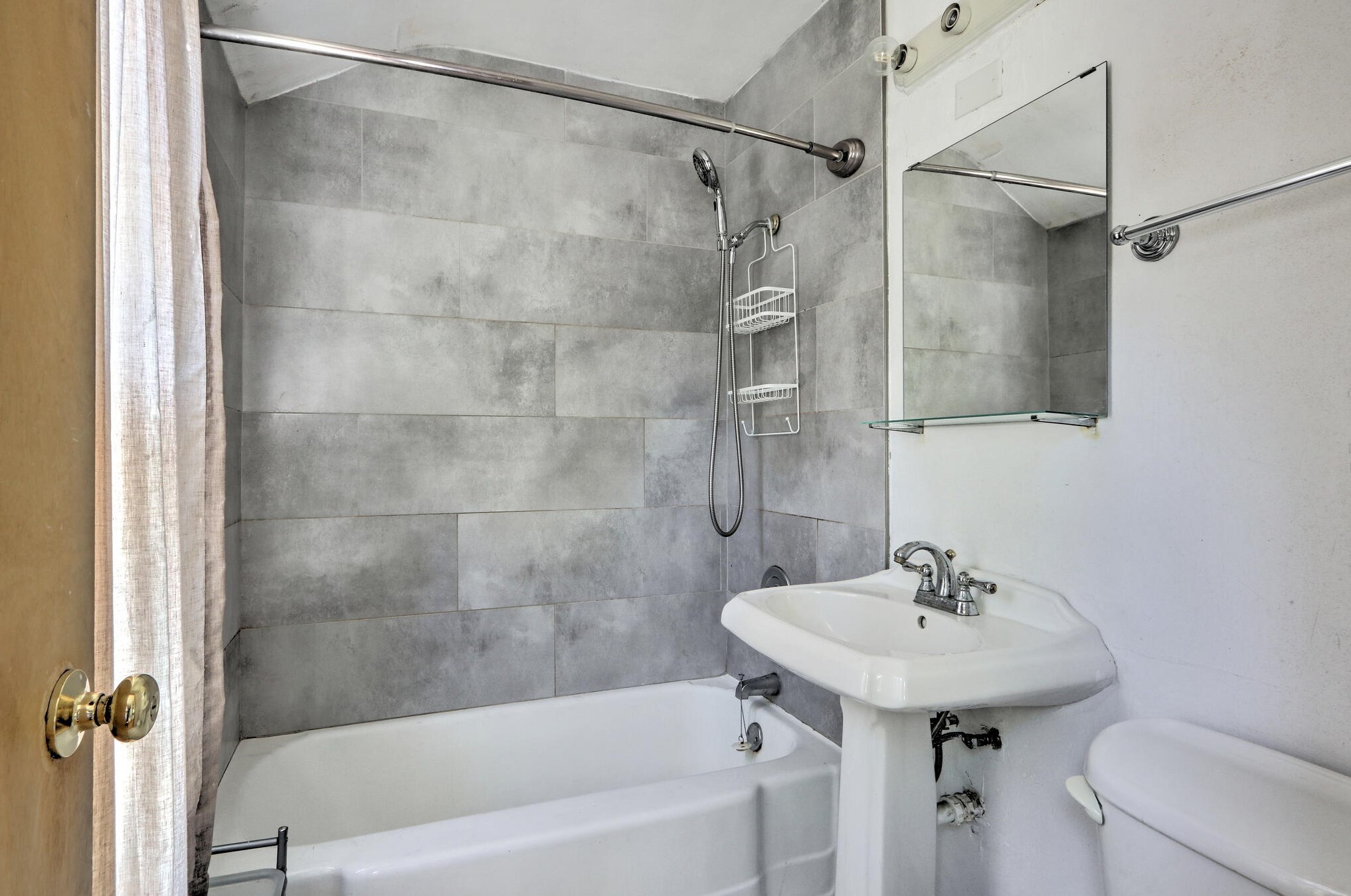 3335 Taylor Ave, Milwaukee WI 53207-2728 exterior