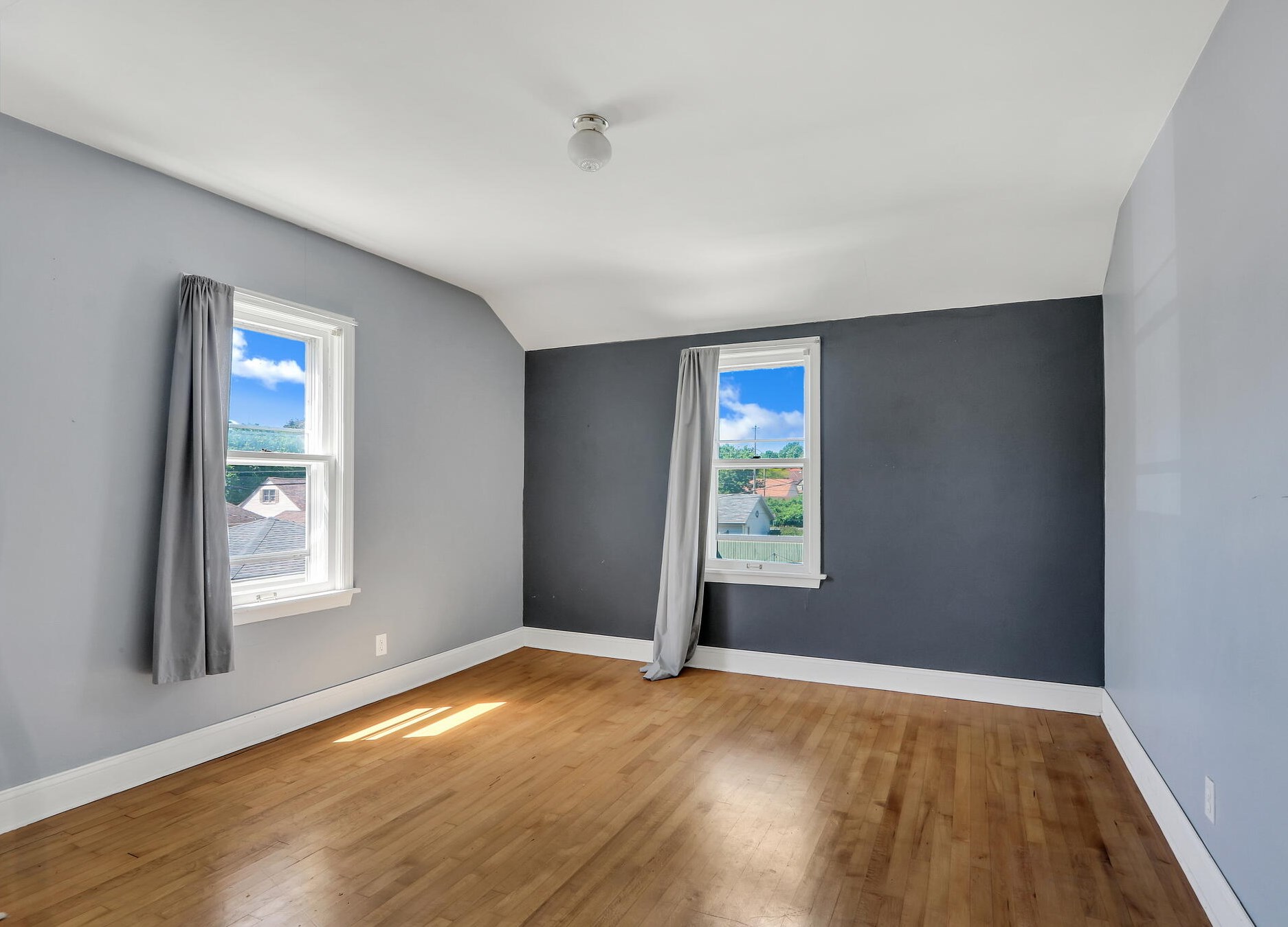 3335 Taylor Ave, Milwaukee WI 53207-2728 exterior