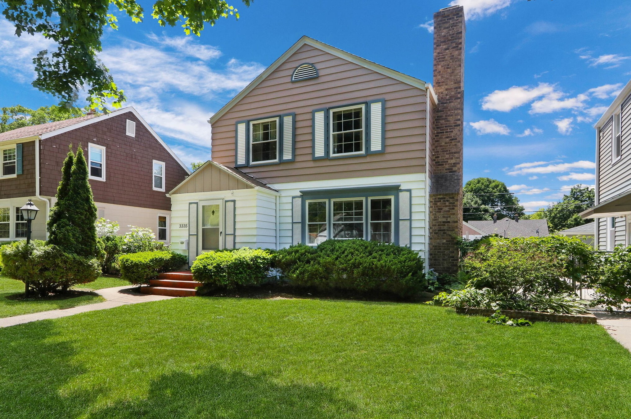 3335 Taylor Ave, Milwaukee WI 53207-2728 exterior