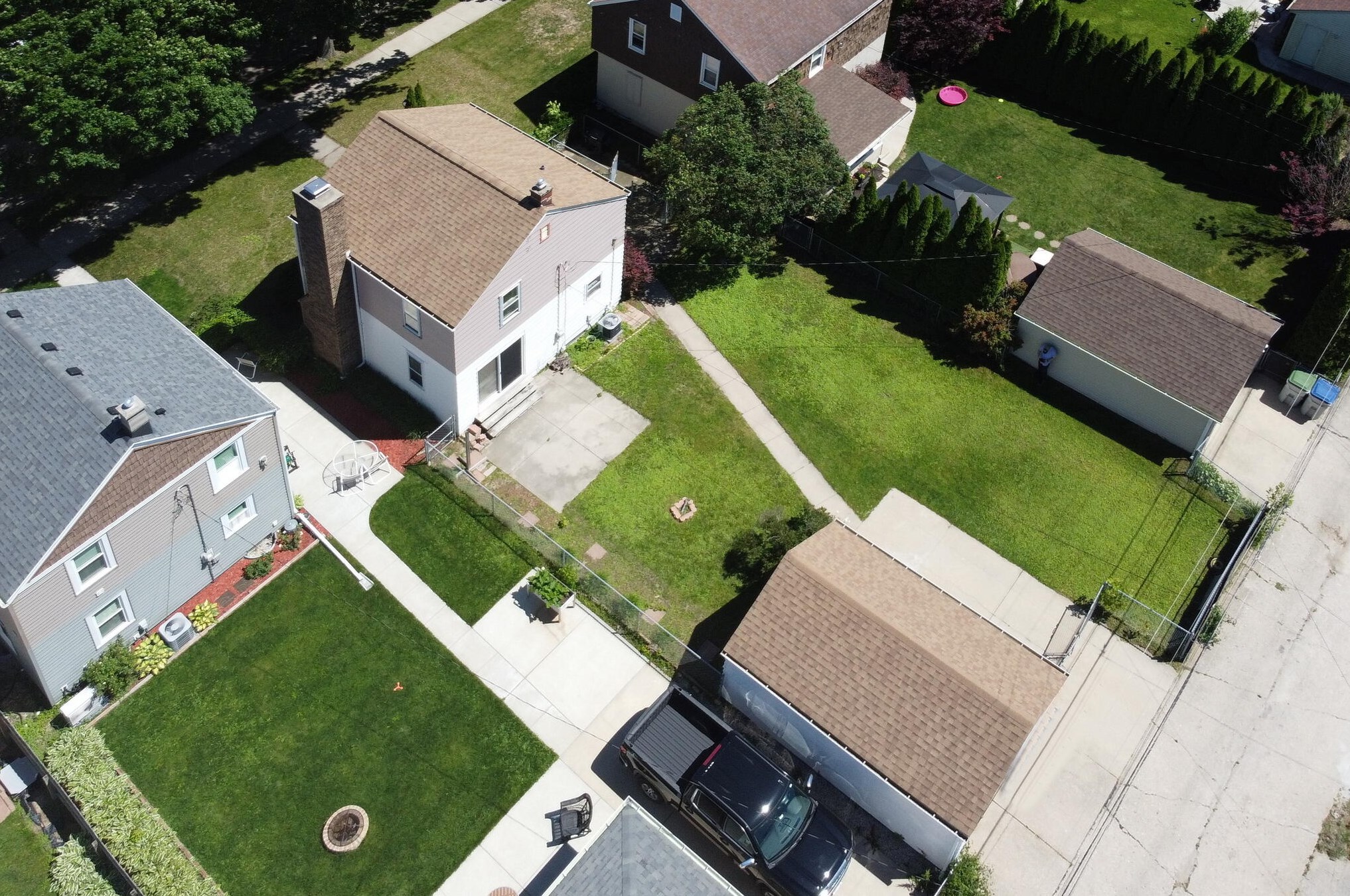 3335 Taylor Ave, Milwaukee WI 53207-2728 exterior