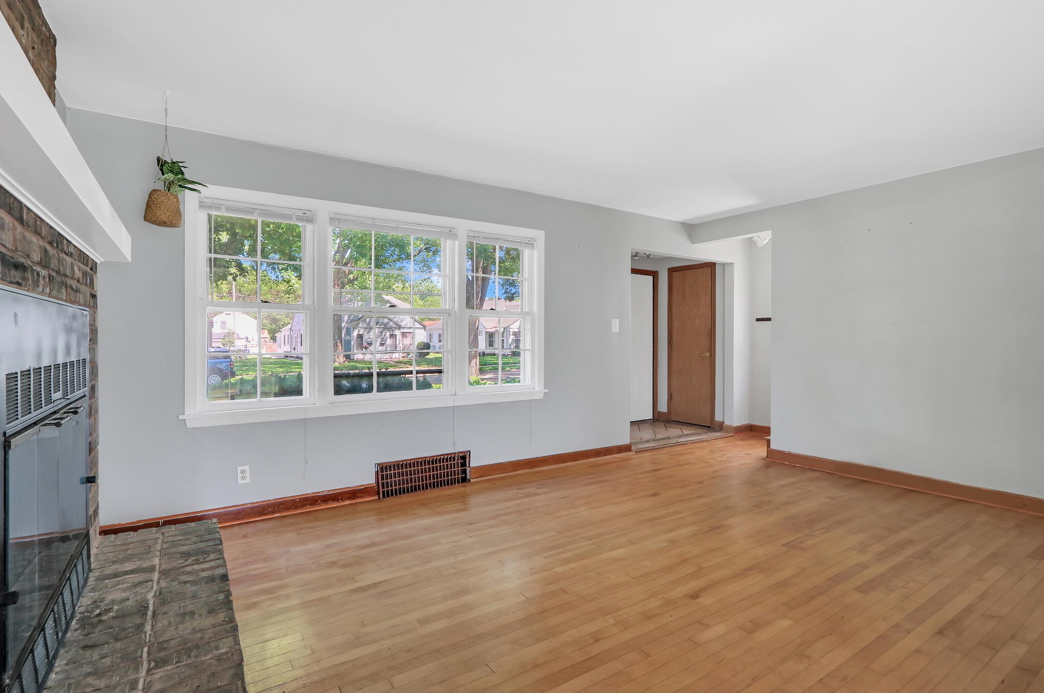 3335 Taylor Ave, Milwaukee WI 53207-2728 exterior