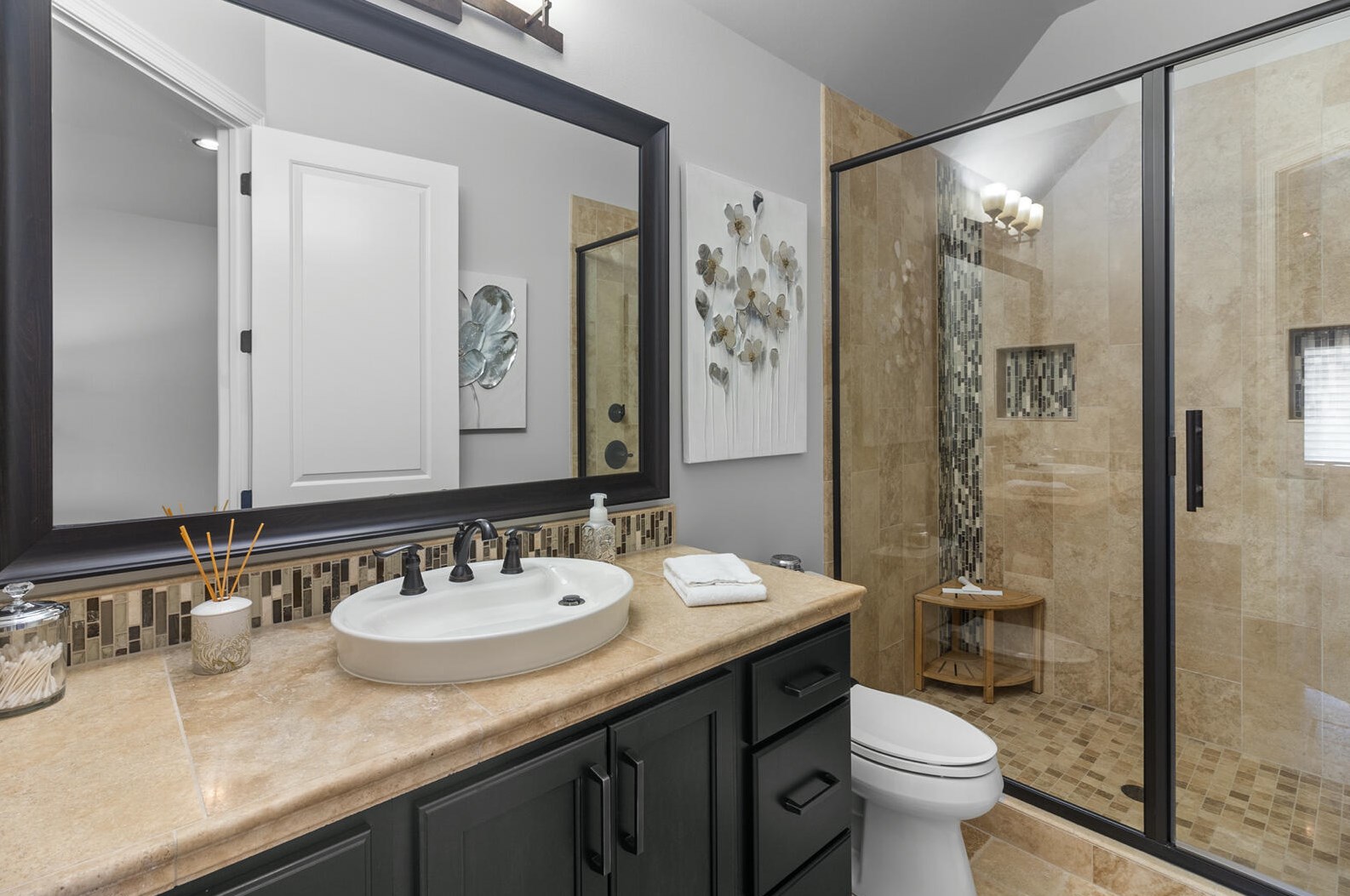 2307 Nagawicka Rd, Chenequa WI 53029-8805 exterior