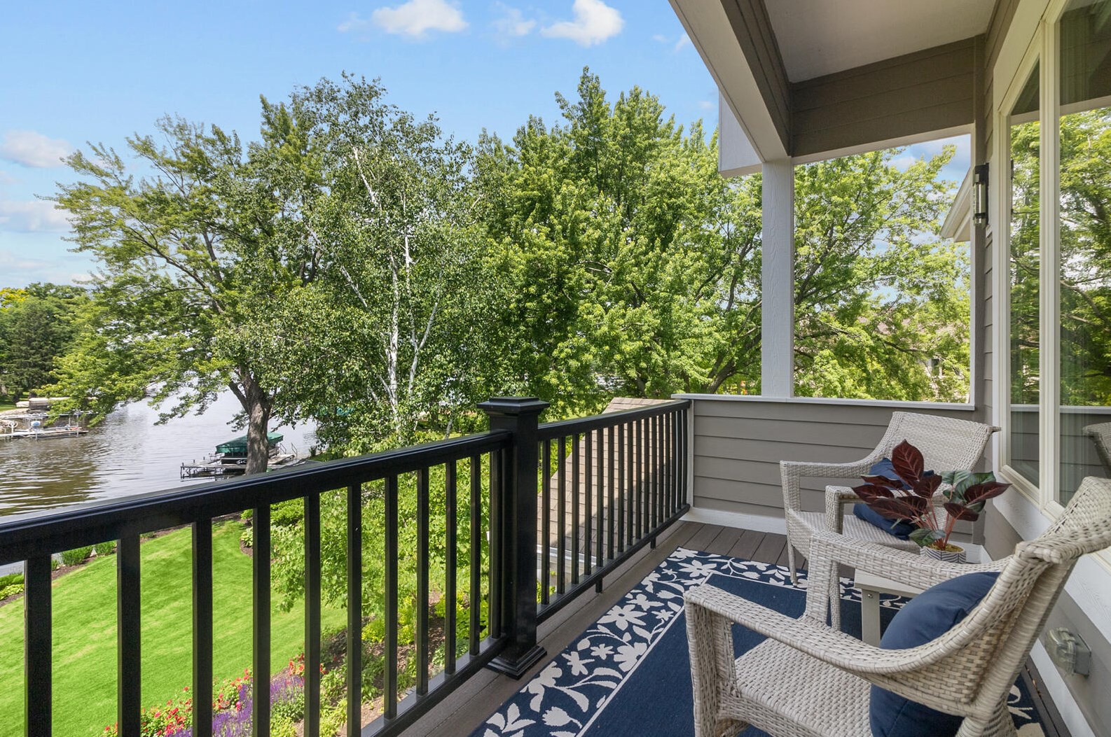 2307 Nagawicka Rd, Chenequa WI 53029-8805 exterior