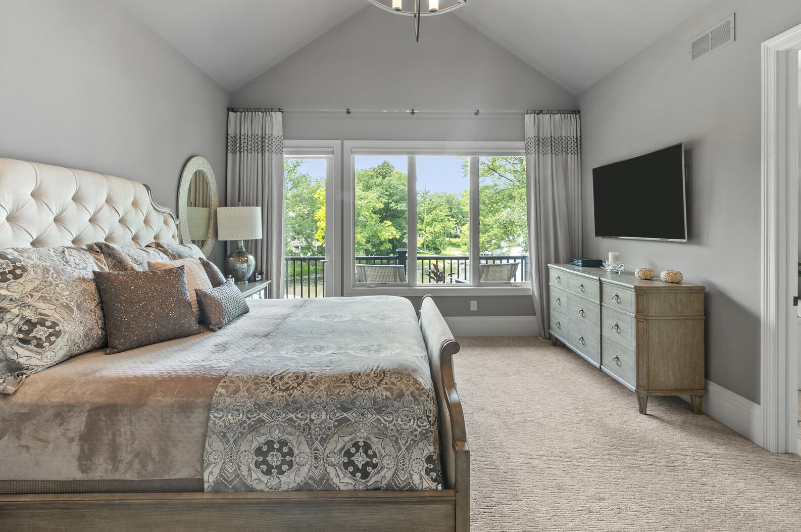 2307 Nagawicka Rd, Chenequa WI 53029-8805 exterior