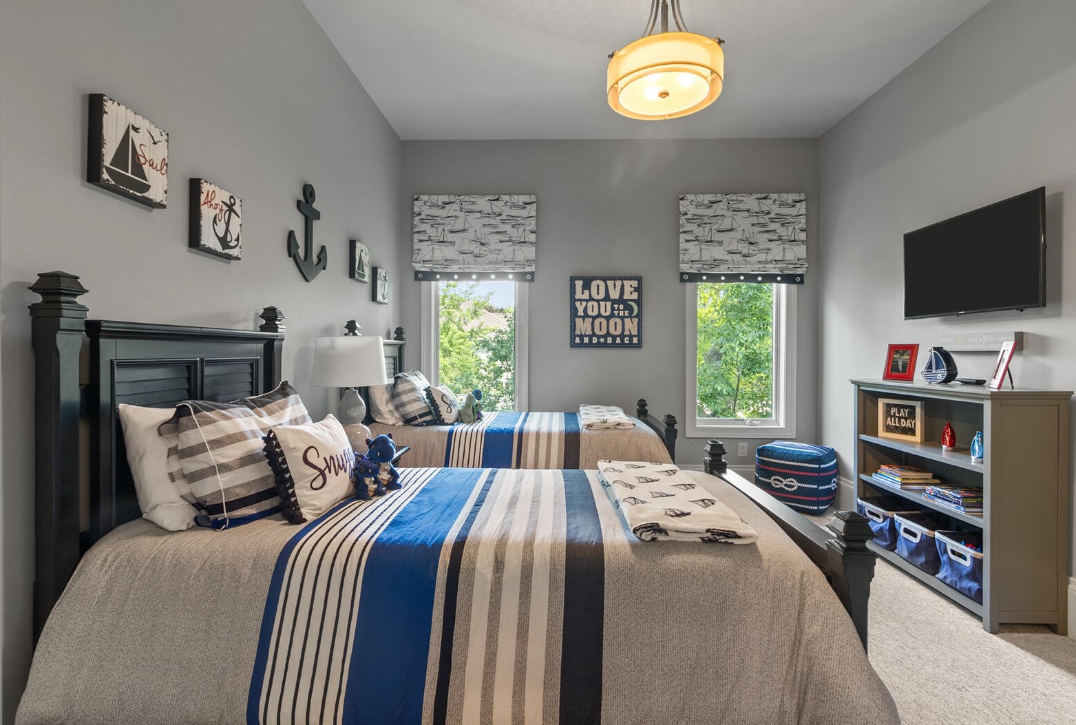 2307 Nagawicka Rd, Chenequa WI 53029-8805 exterior