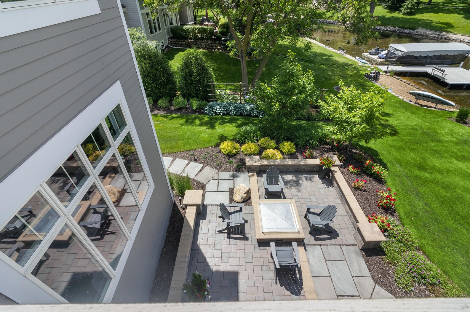 2307 Nagawicka Rd, Chenequa WI 53029-8805 exterior