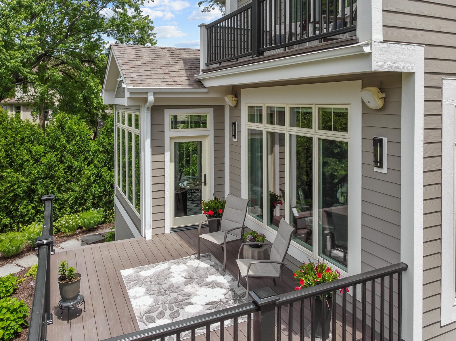 2307 Nagawicka Rd, Chenequa WI 53029-8805 exterior