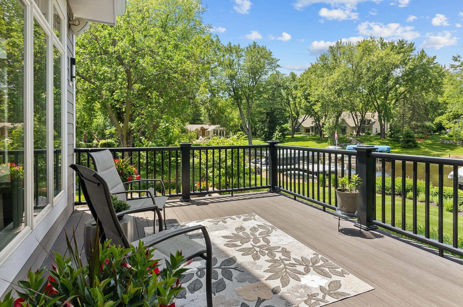 2307 Nagawicka Rd, Chenequa WI 53029-8805 exterior