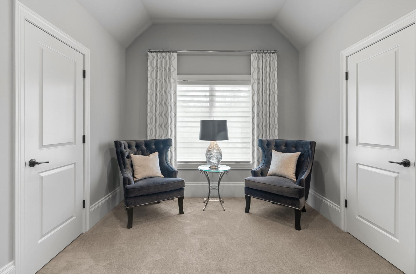 2307 Nagawicka Rd, Chenequa WI 53029-8805 exterior