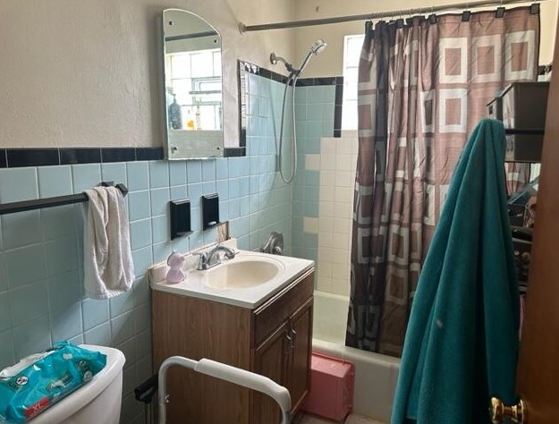 3641 76, Milwaukee WI 53220-1725 exterior