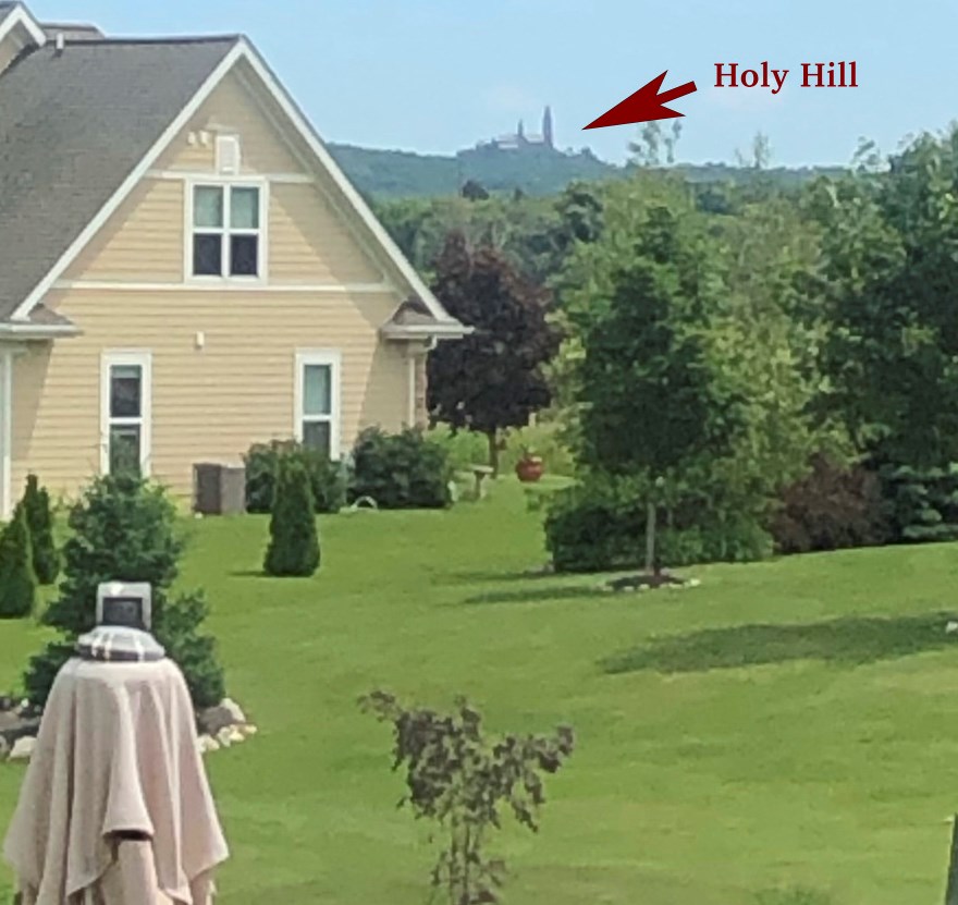 511 Acorn Pass, Hartford WI exterior