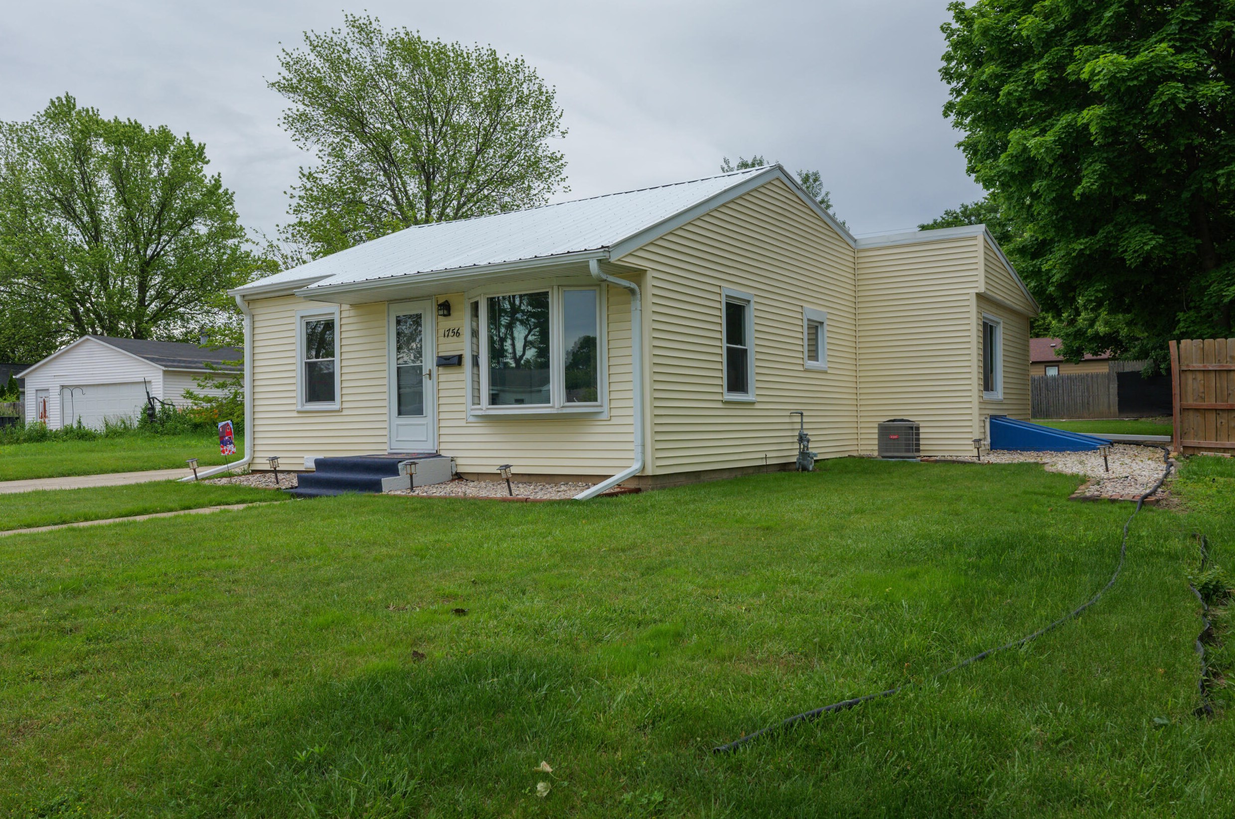 1756 Oregon St, Racine WI  53405-3636 exterior