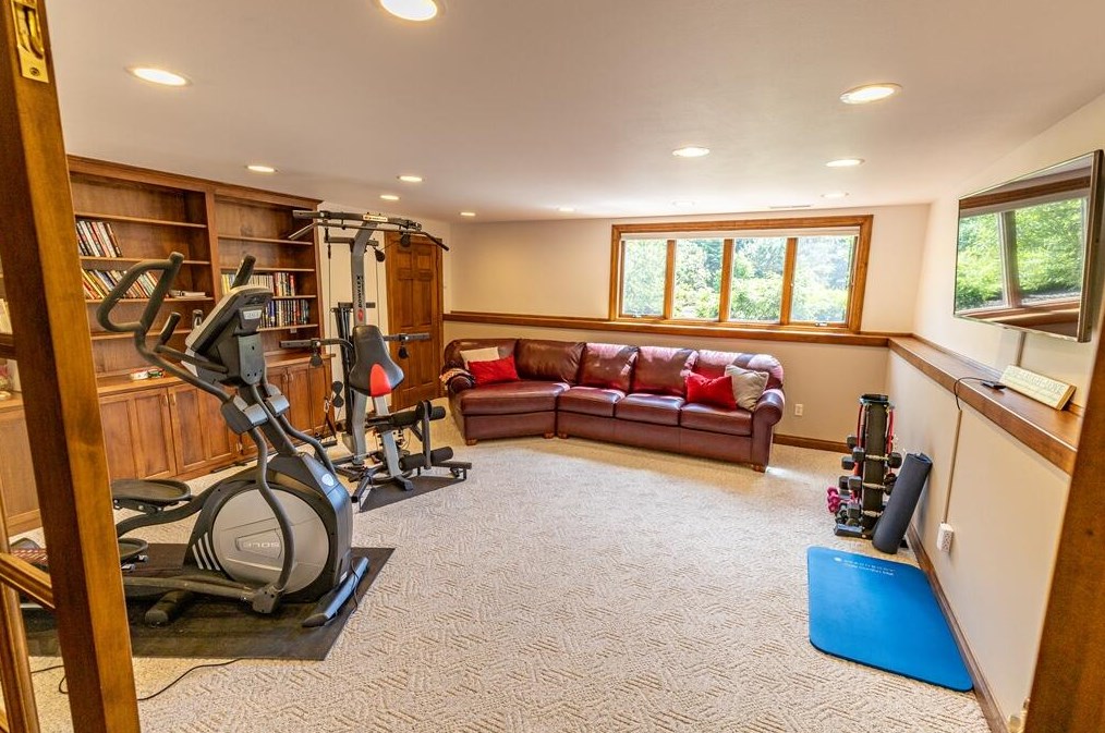 177 Maple Dr, Plymouth WI 53073-4059 exterior