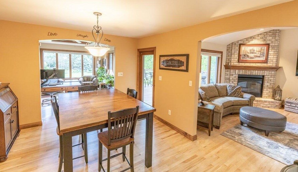 177 Maple Dr, Plymouth WI 53073-4059 exterior