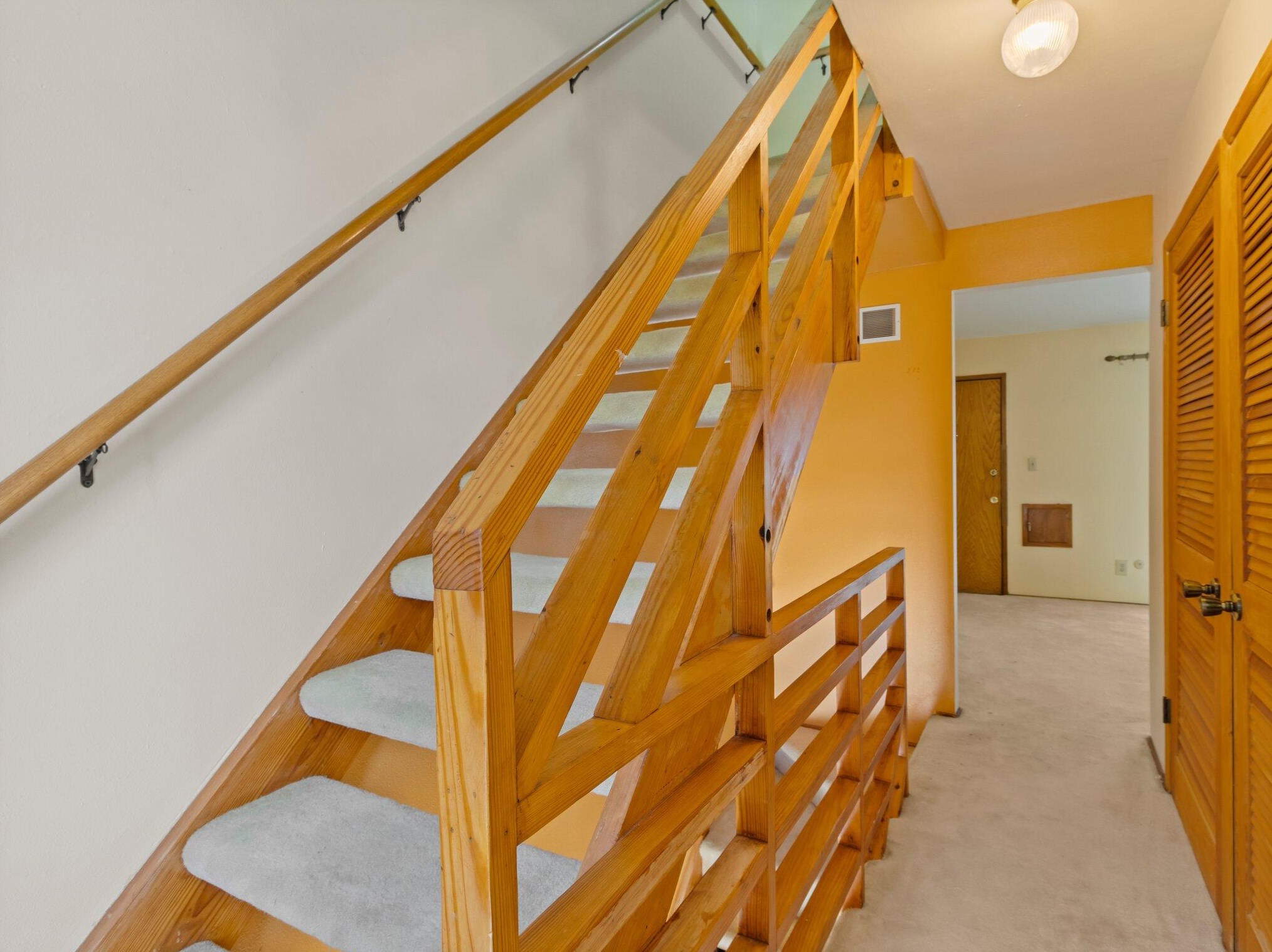 1638 Mayflower Ct, Milwaukee WI 53205-2265 exterior