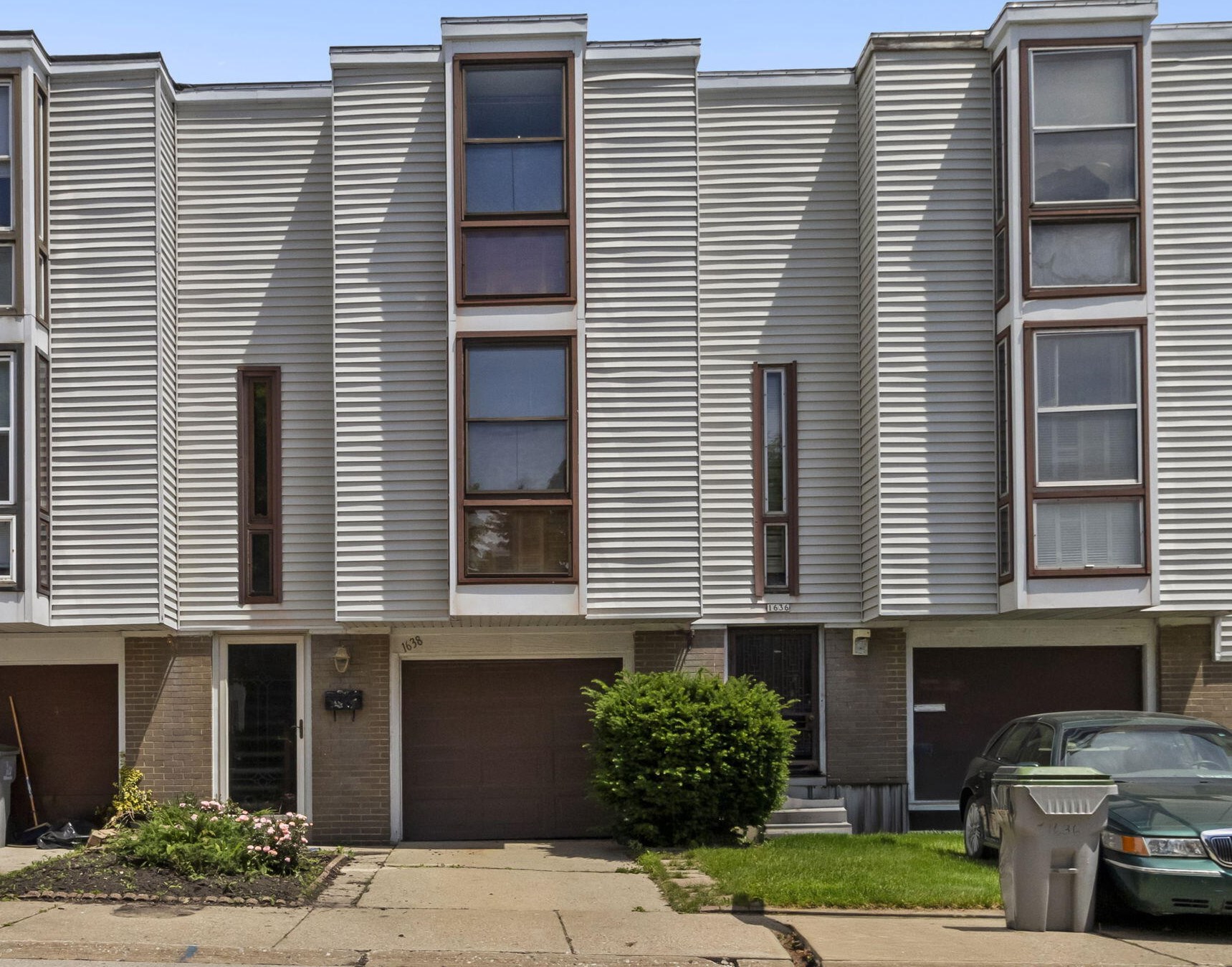 1638 Mayflower Ct, Milwaukee WI 53205-2265 exterior