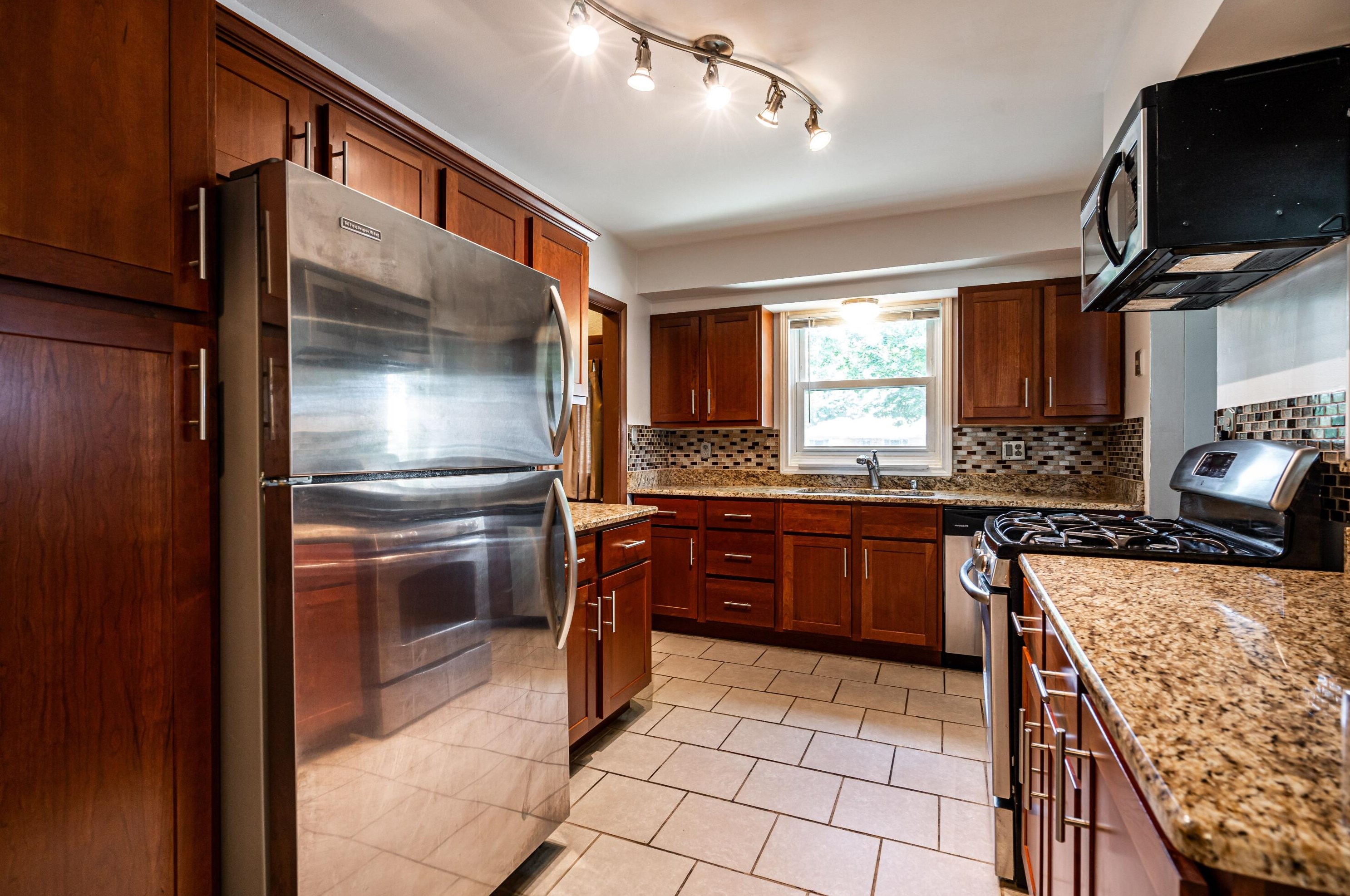 3867 99, Milwaukee WI 53222-2423 exterior