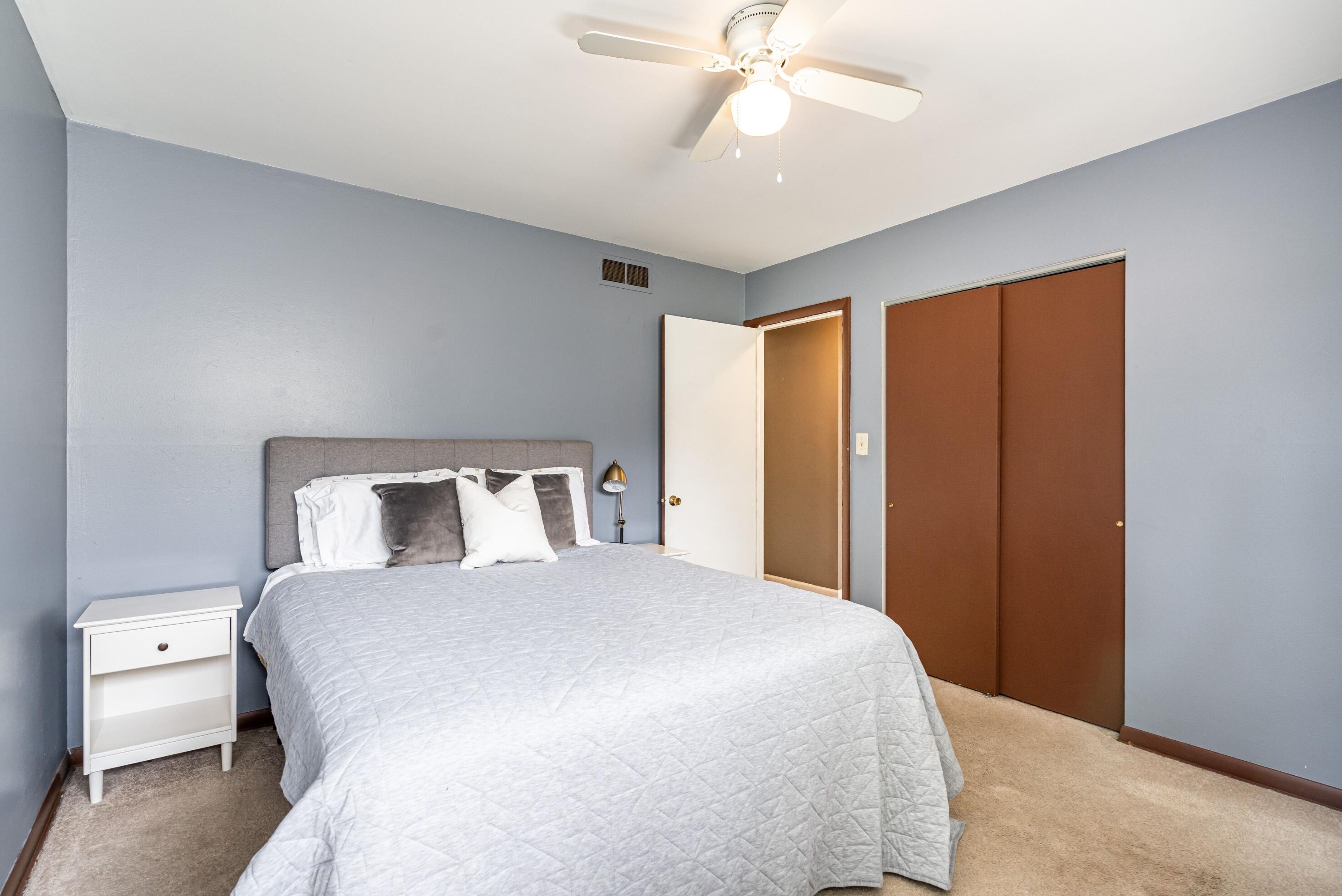 3867 99, Milwaukee WI 53222-2423 exterior