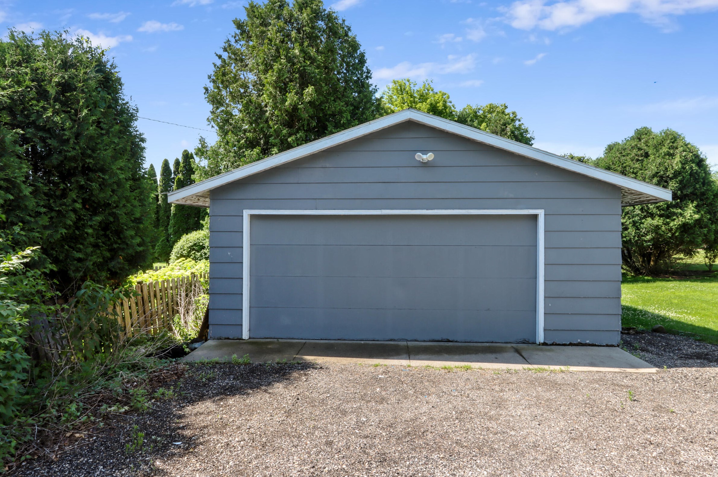 141 Fontana Ave, Fontana WI  53125-1235 exterior