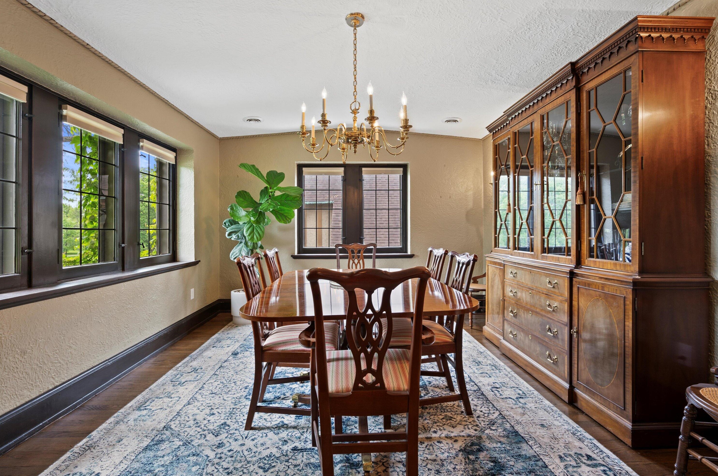 2913 Lake Dr, Milwaukee WI  53211-3402 exterior