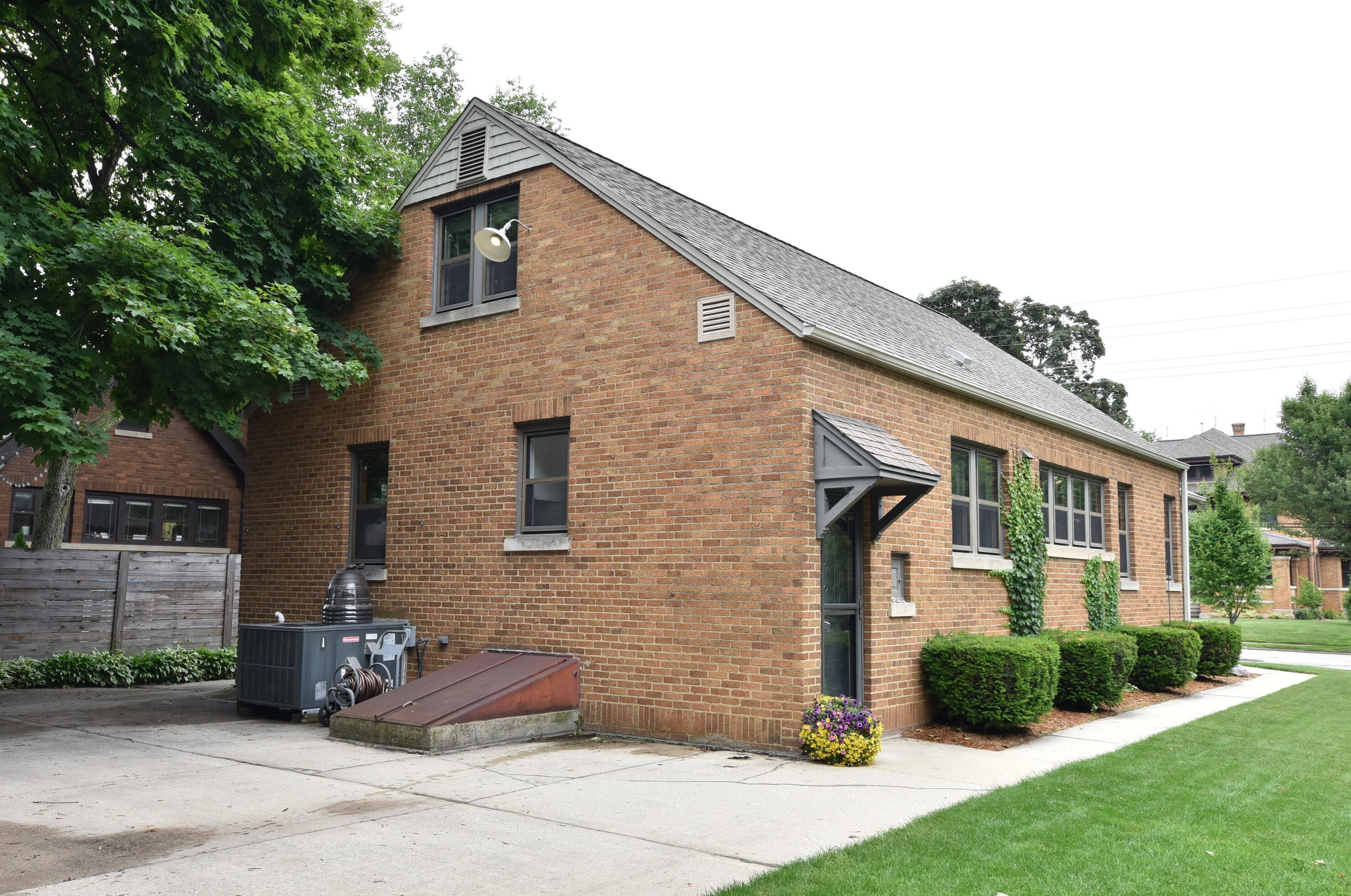1645 12th Ave, Grafton WI  53024-2407 exterior