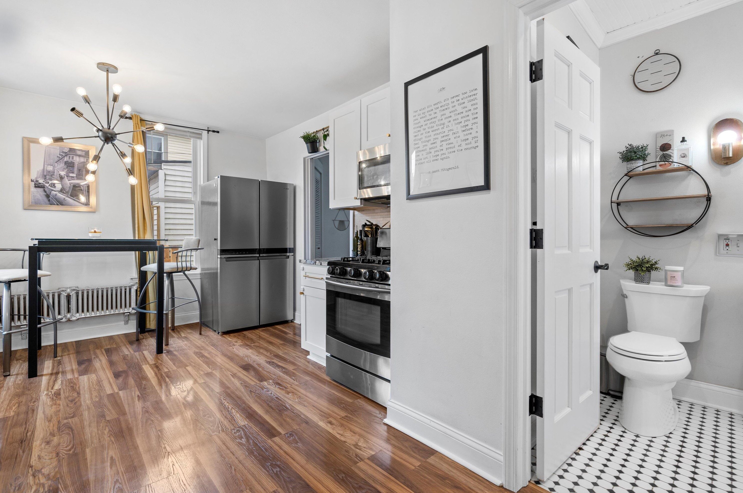 3320 Bartlett Ave, Milwaukee WI  53211-3024 exterior