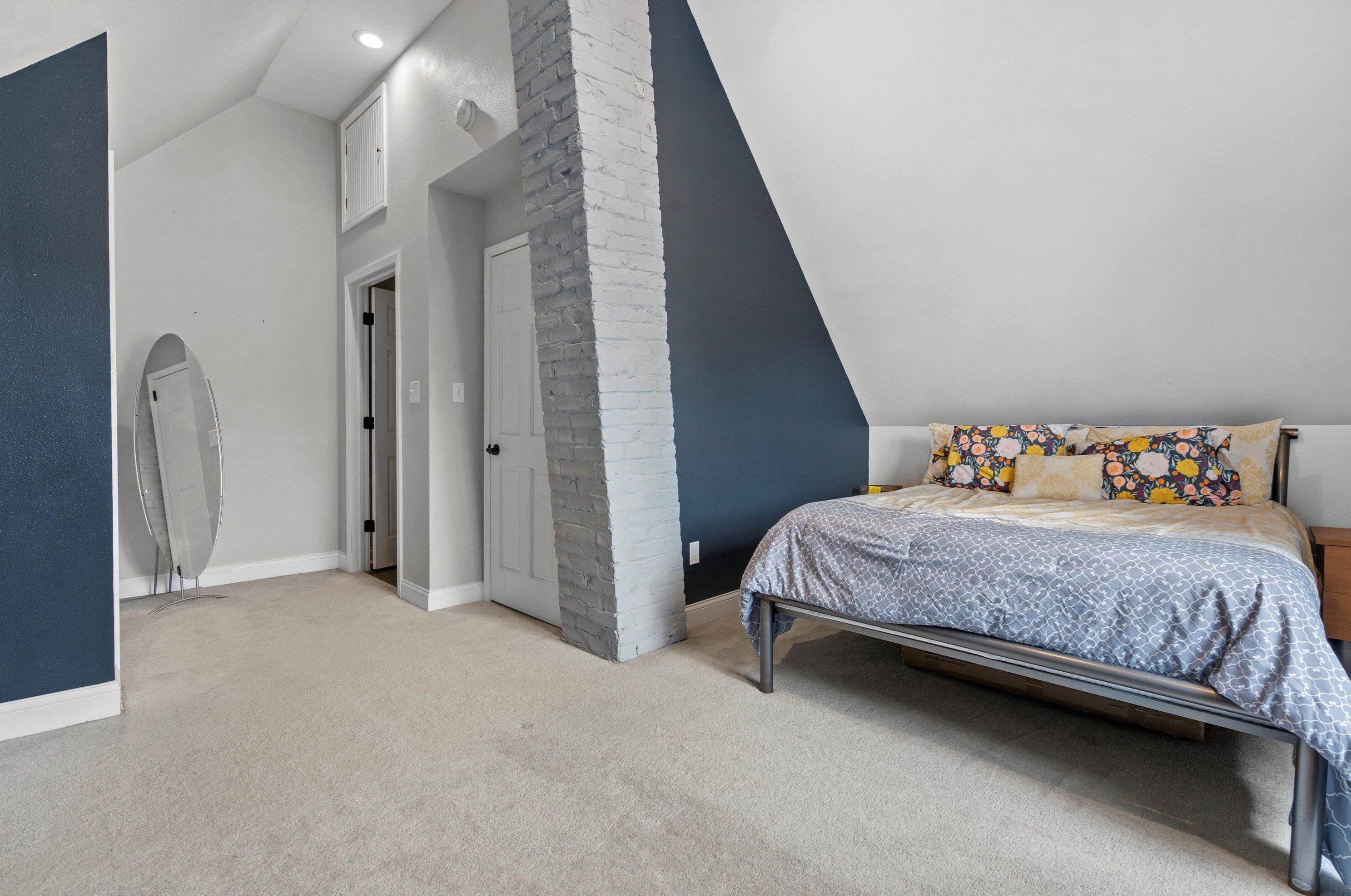 3320 Bartlett Ave, Milwaukee WI  53211-3024 exterior