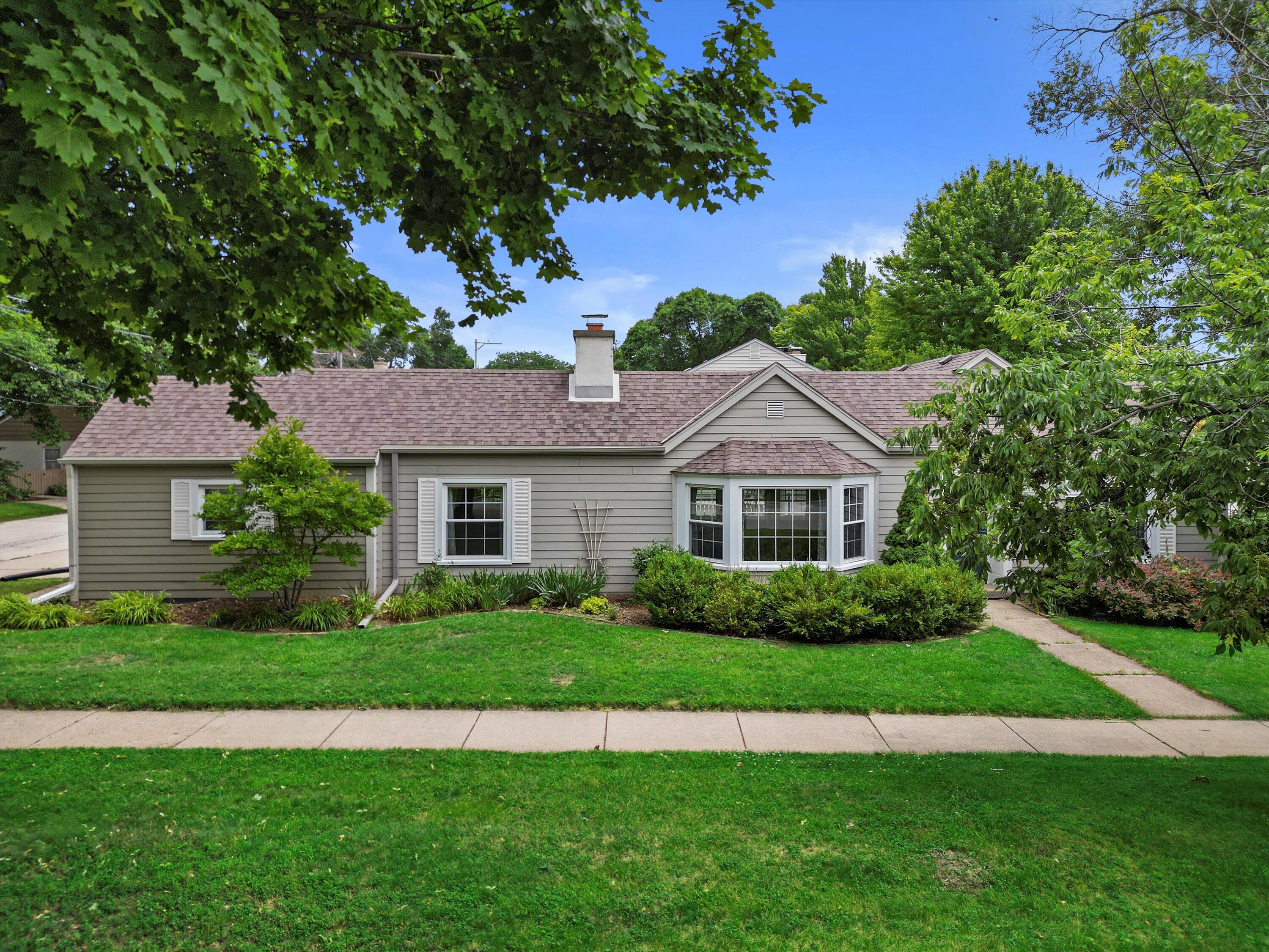 2002 N Swan Blvd, Wauwatosa, WI 53226 MLS 1880690 Coldwell Banker