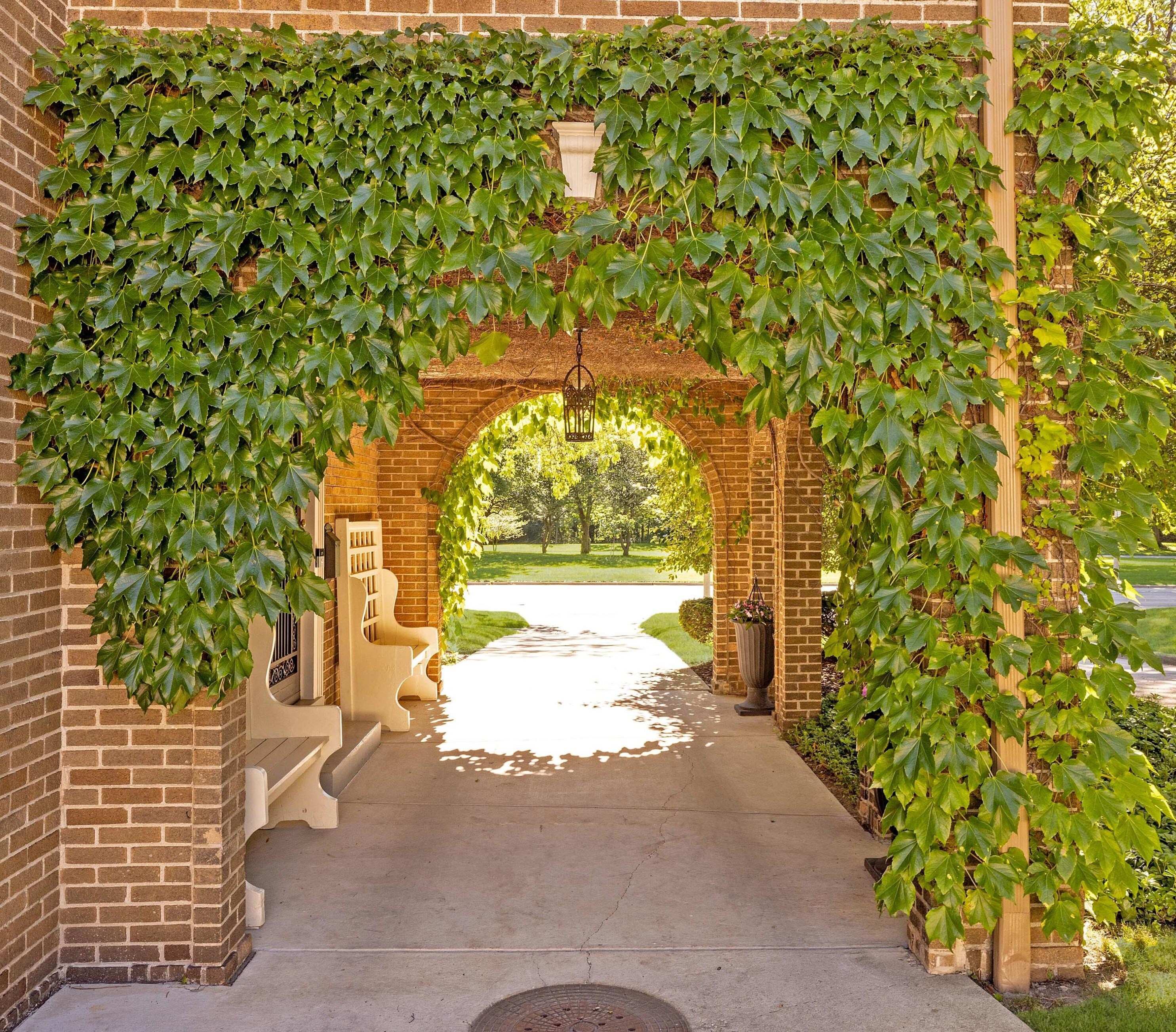 3027 Lake Dr, Milwaukee WI  53211-3403 exterior