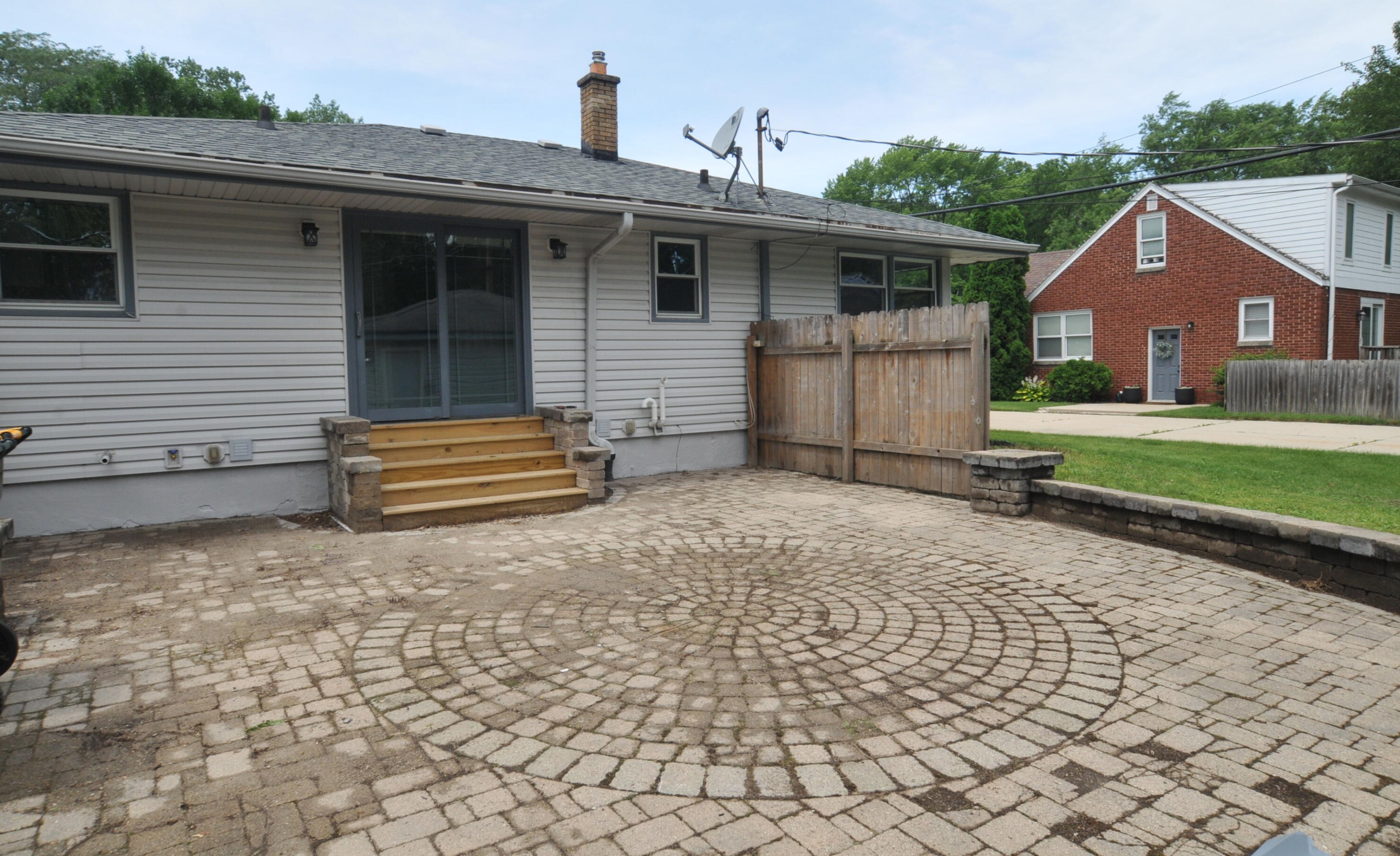 2448 111, Milwaukee WI 53226-4111 exterior