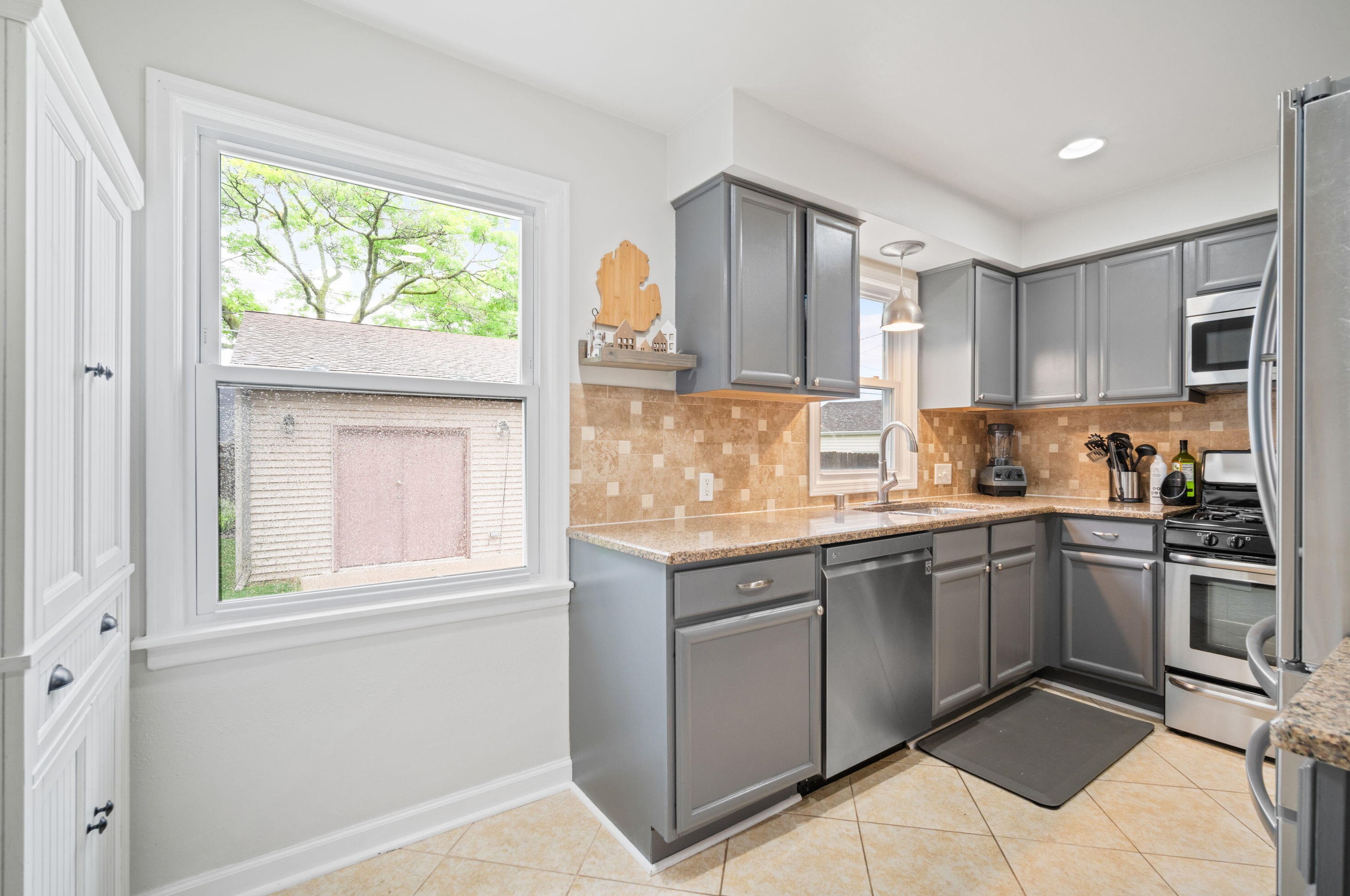 6541 40th Ave, Kenosha WI  53142-7023 exterior