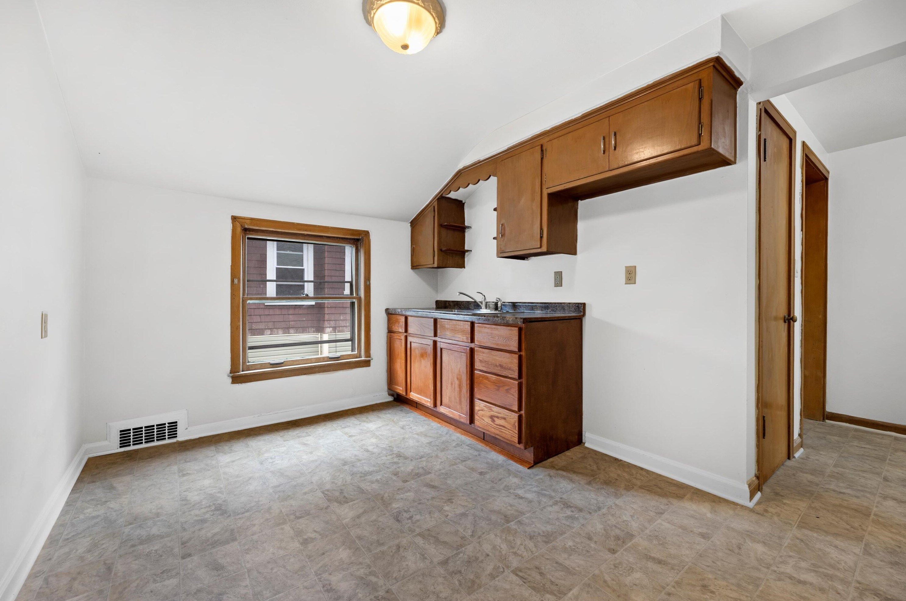 2857 49, Milwaukee WI 53208-3629 exterior