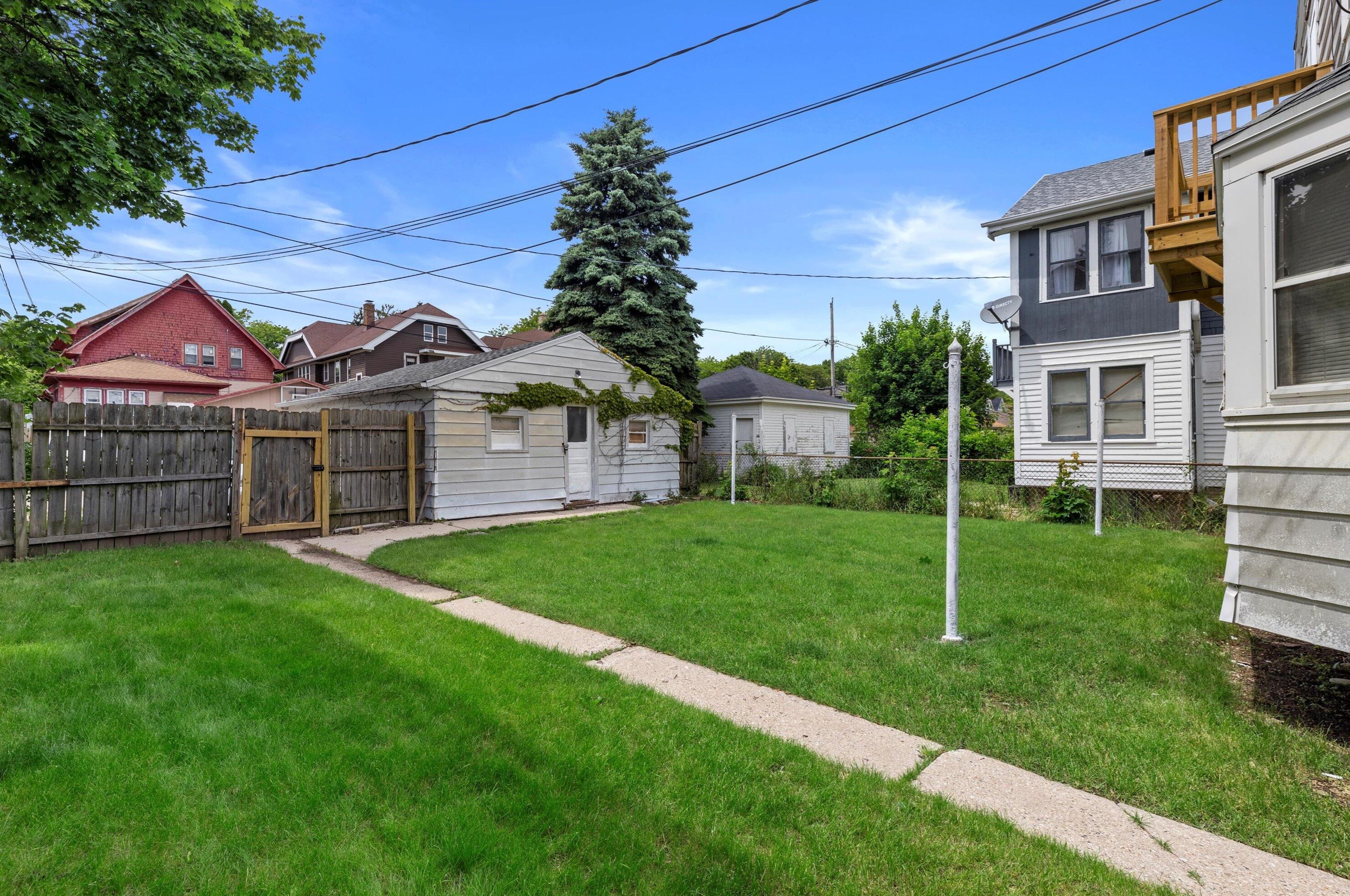 2857 49, Milwaukee WI 53208-3629 exterior