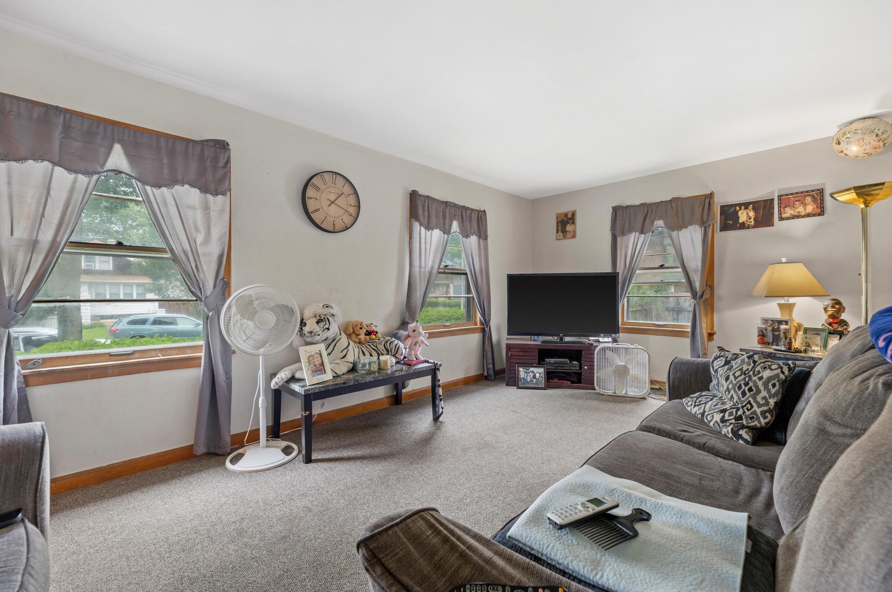 2857 49, Milwaukee WI 53208-3629 exterior