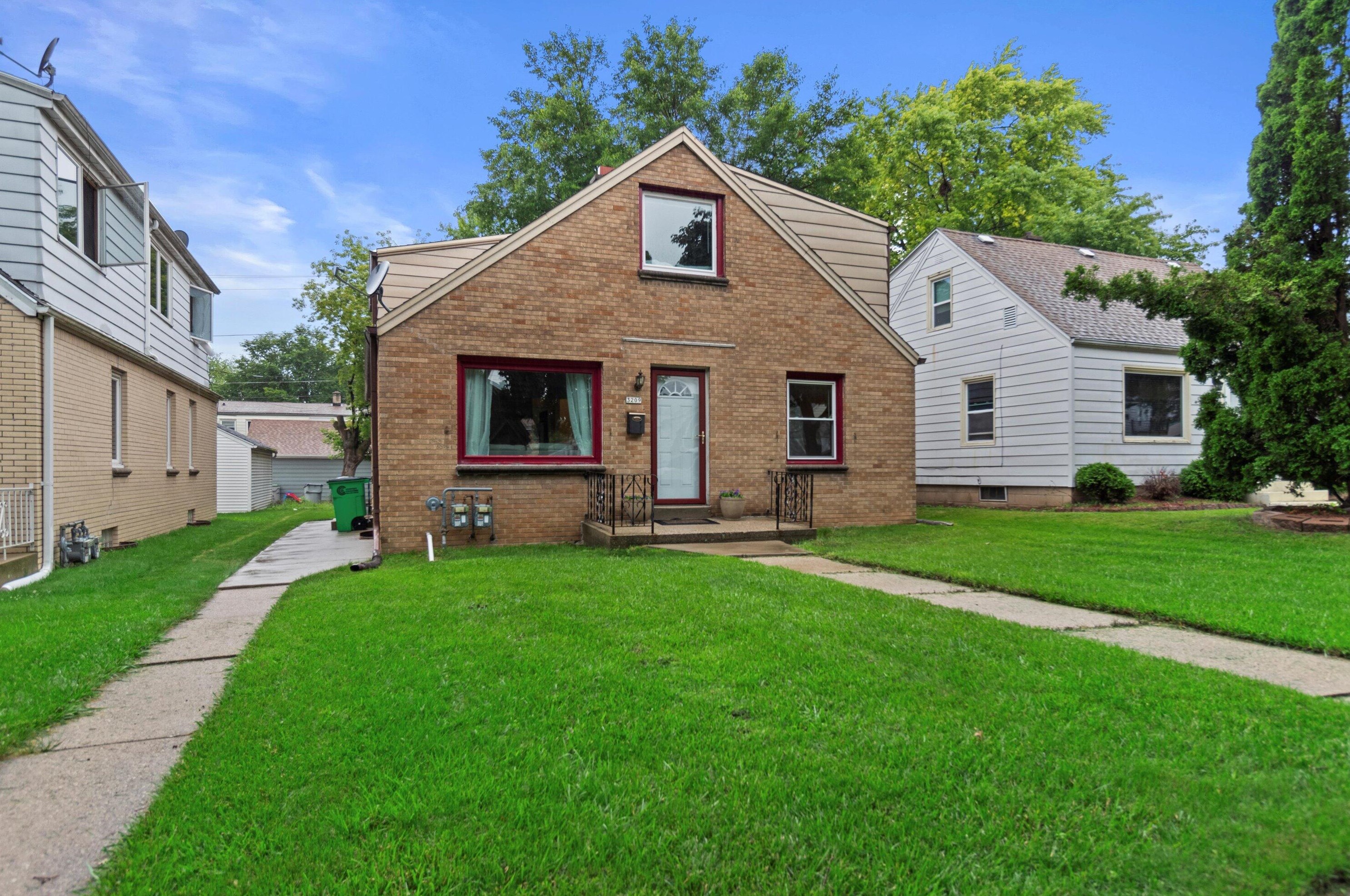 3209 77th St, Milwaukee WI  53219-3743 exterior