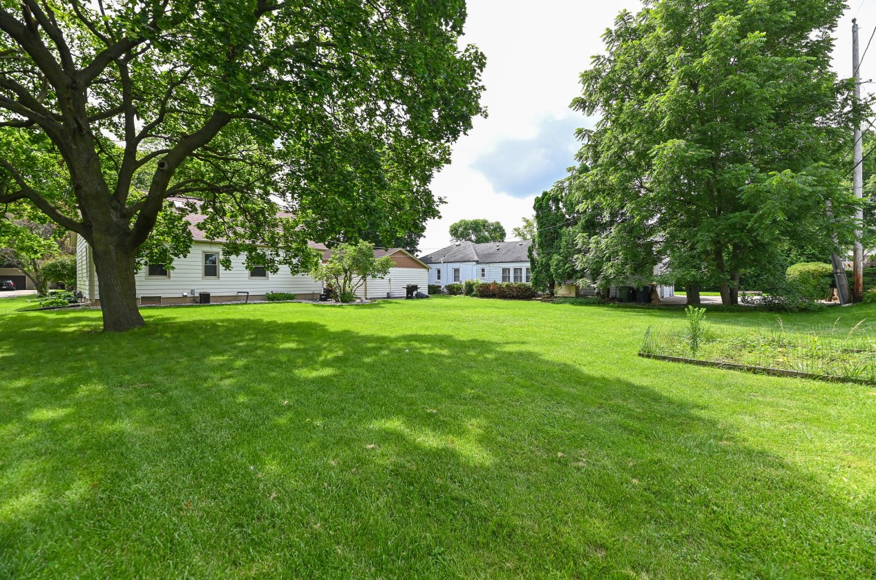 2331 118, Milwaukee WI 53226-1125 exterior