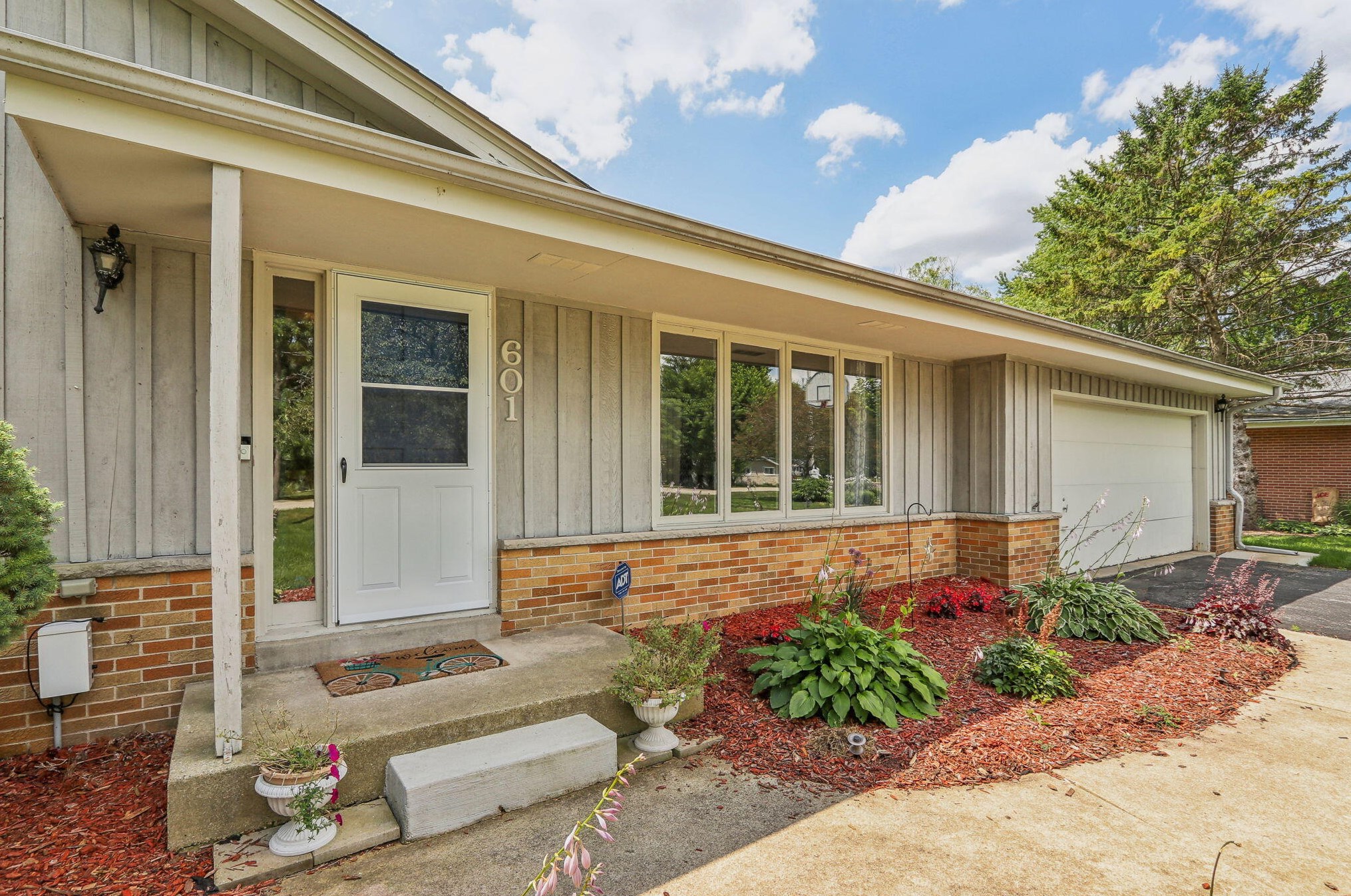601 Fairy Chasm Rd, Milwaukee WI  53217-1812 exterior