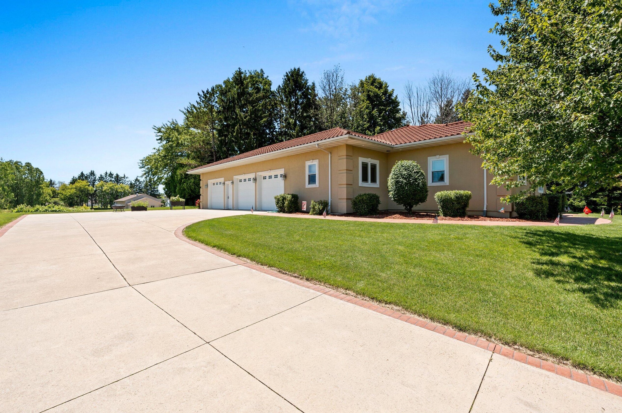 4159 Silver Creek Rd, Manitowoc WI  54220-9233 exterior