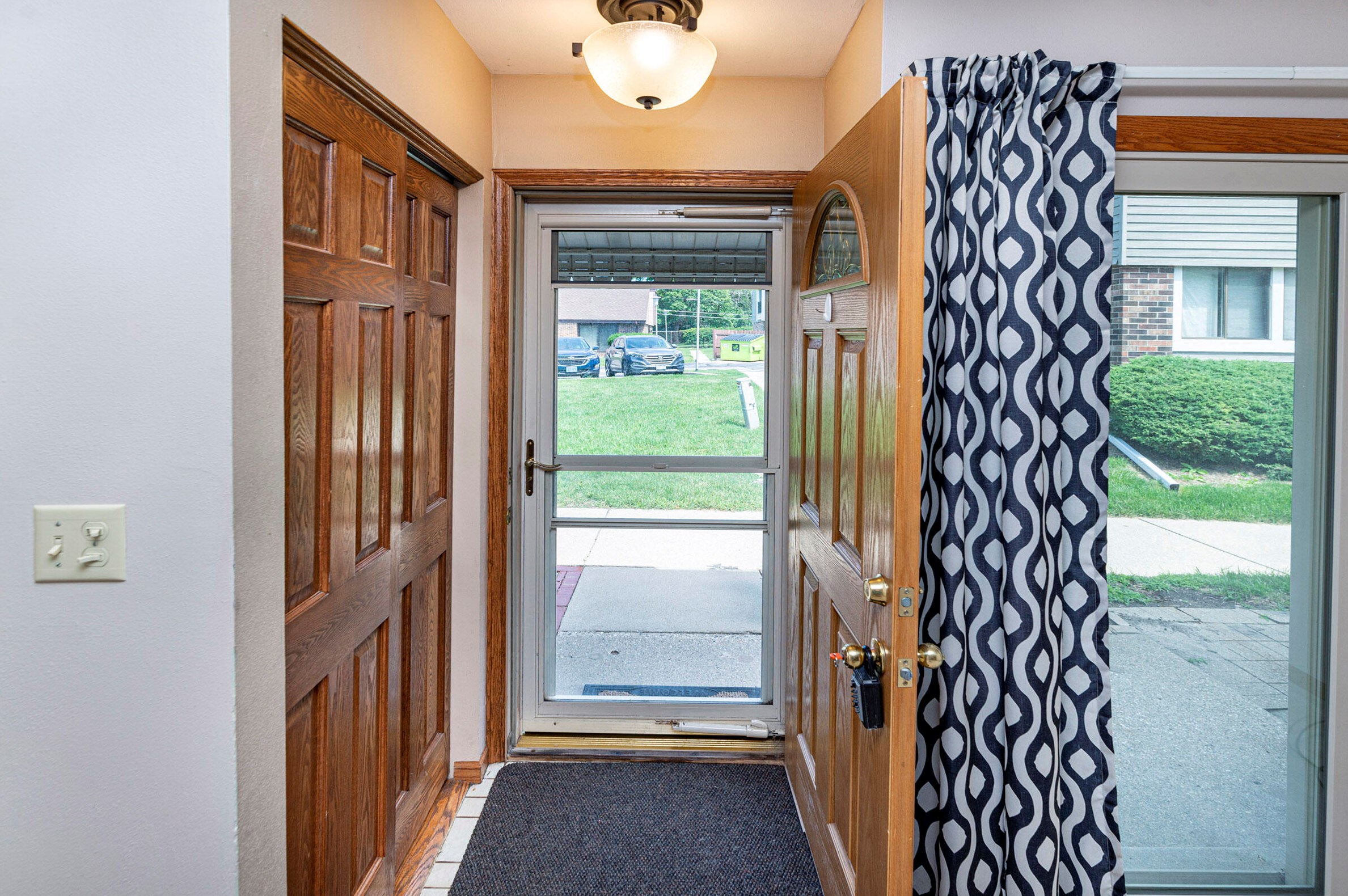 6360 20th St, Milwaukee WI 53221-5255 exterior