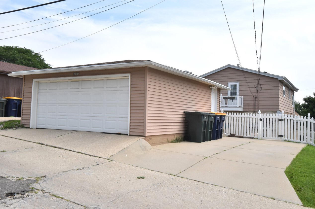 2561 60th St, Milwaukee WI 53219-2621 exterior
