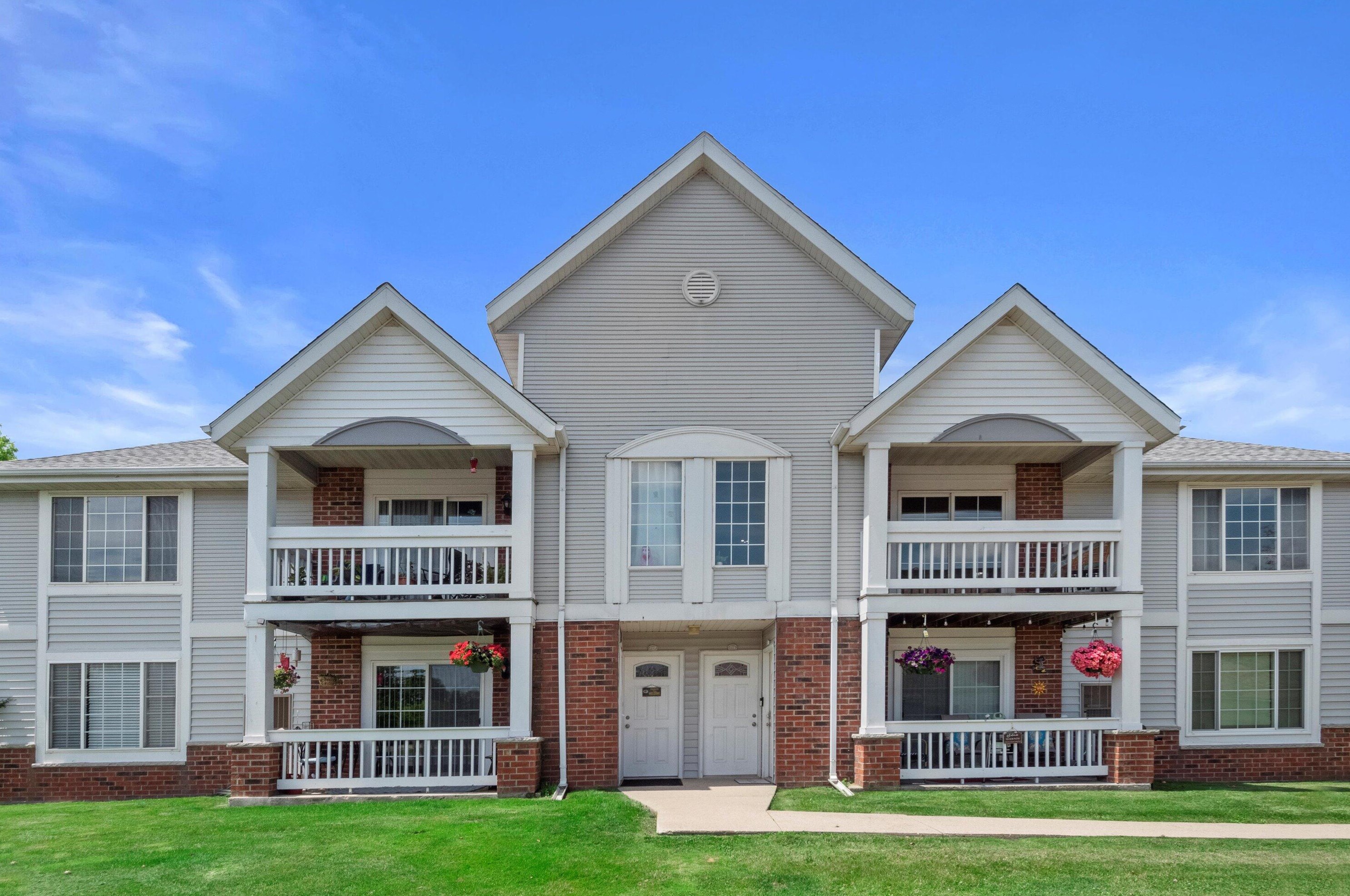 3640 Barbara Ct, Oak Creek WI  53154-8021 exterior